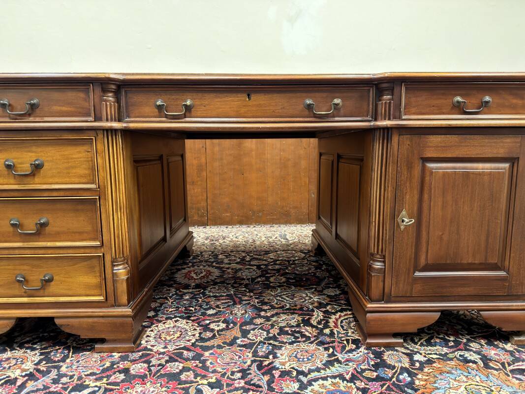 Classic English Partnerdesk Desk