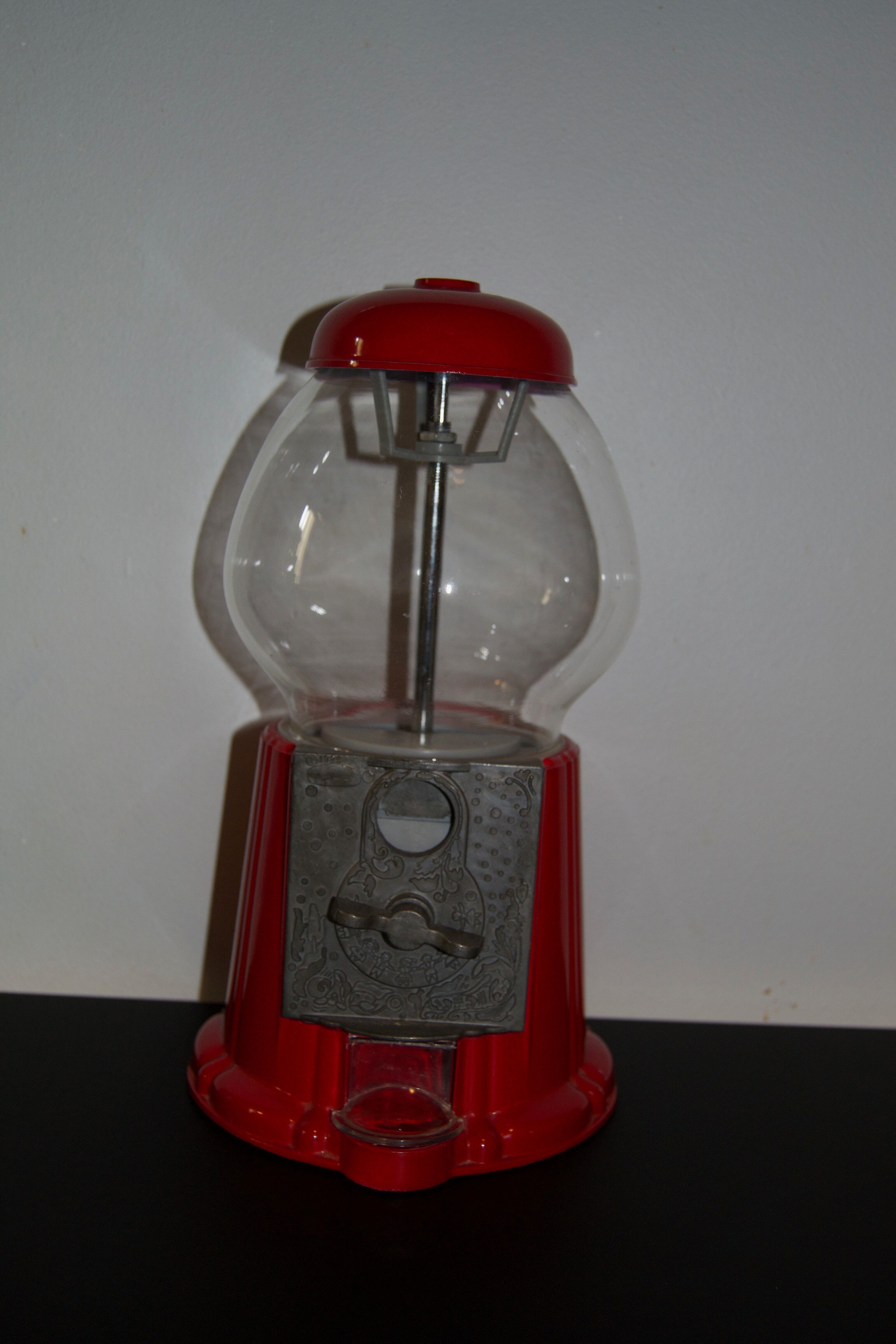 Bistro bar dispenser for peanuts/bubble gum