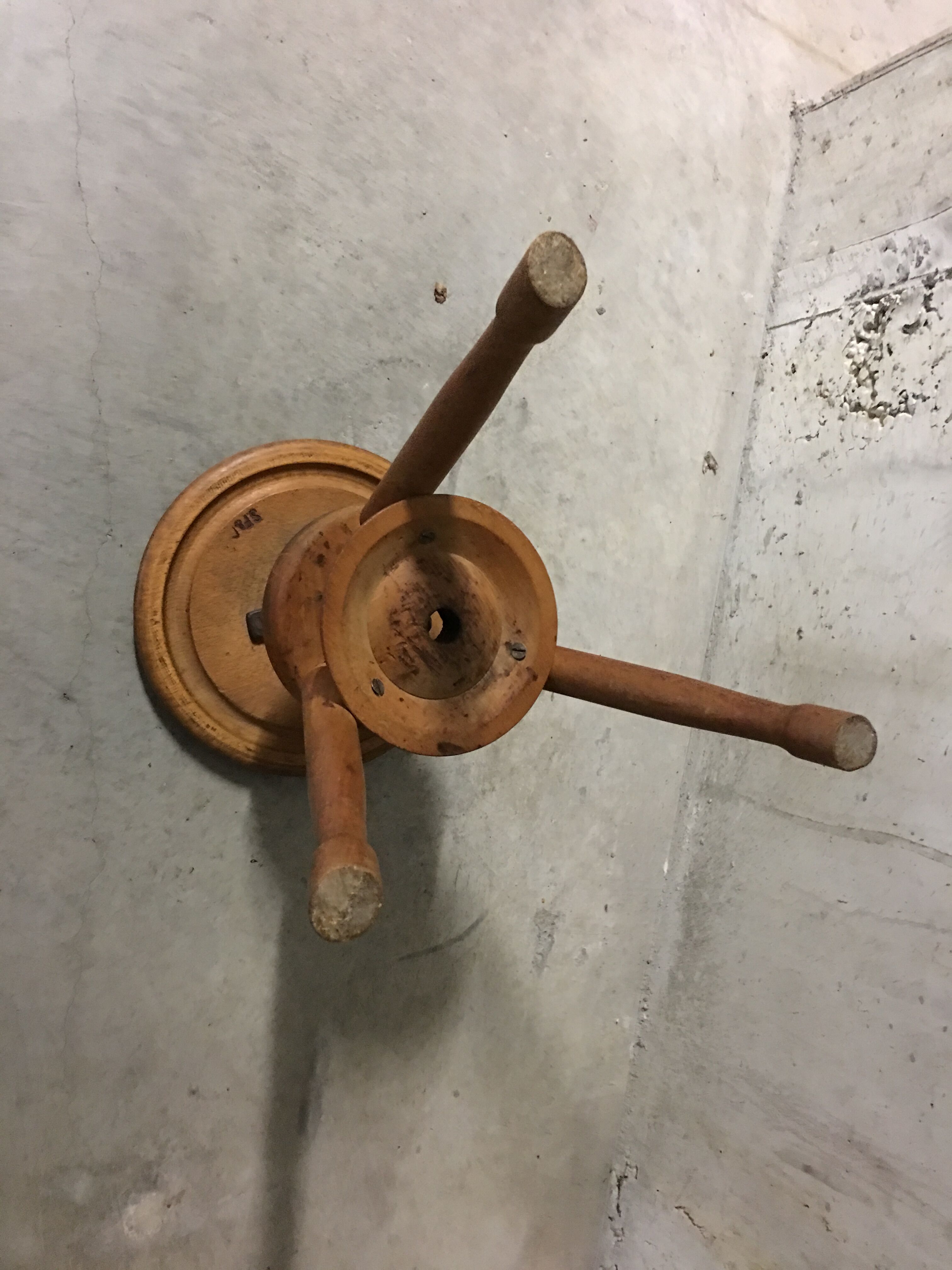 Stool from workshop to screw
