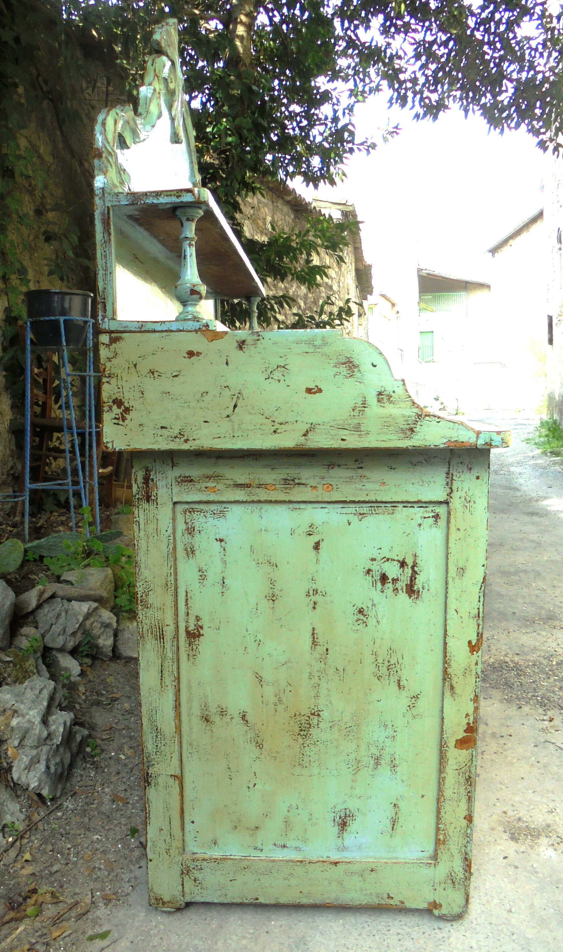 English buffet with dissociable shelf