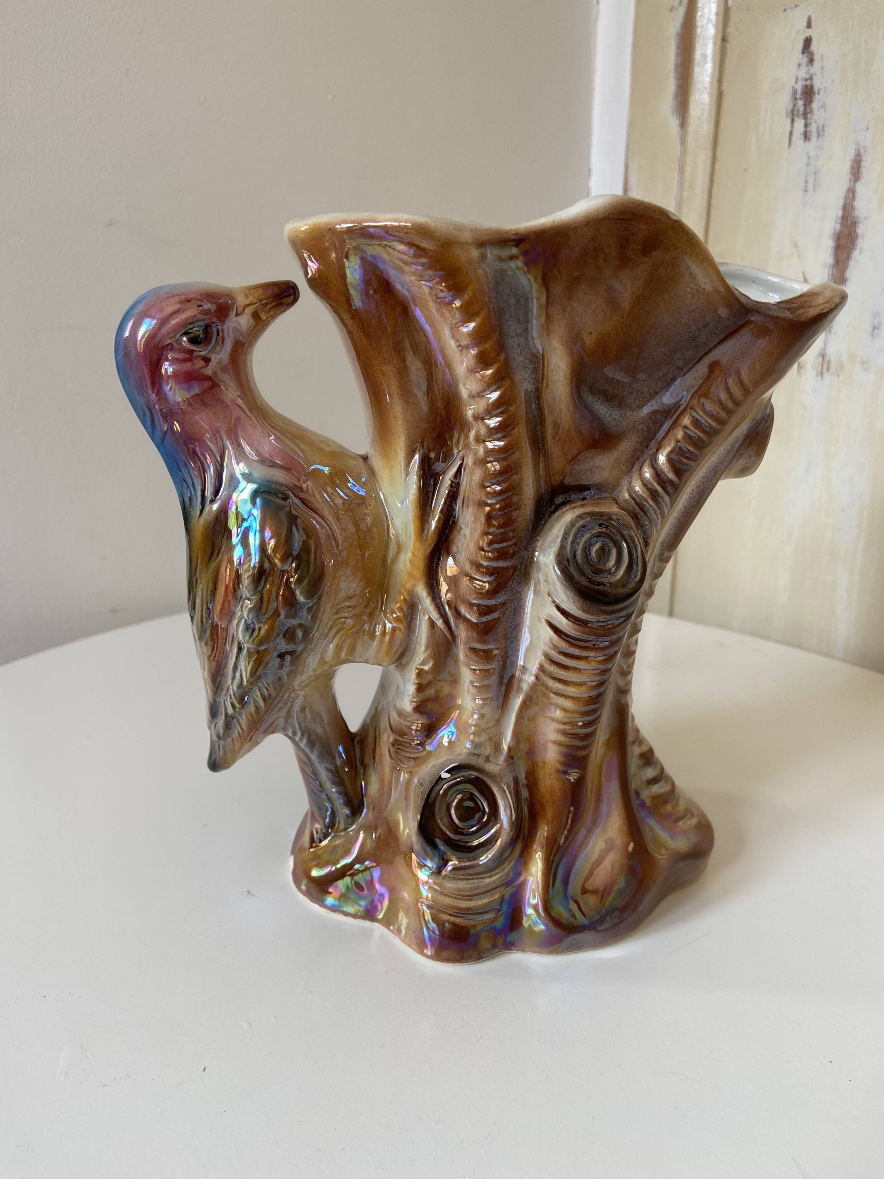 Kitsch Vase "Tree Trunk with Green Woodpecker" - Pink Iridescent Ceramic