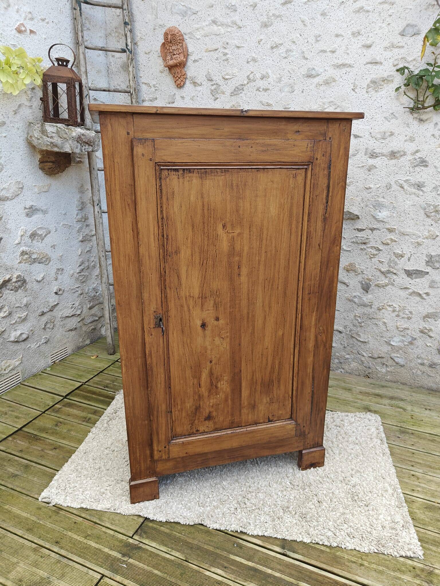 Old bonnet maker