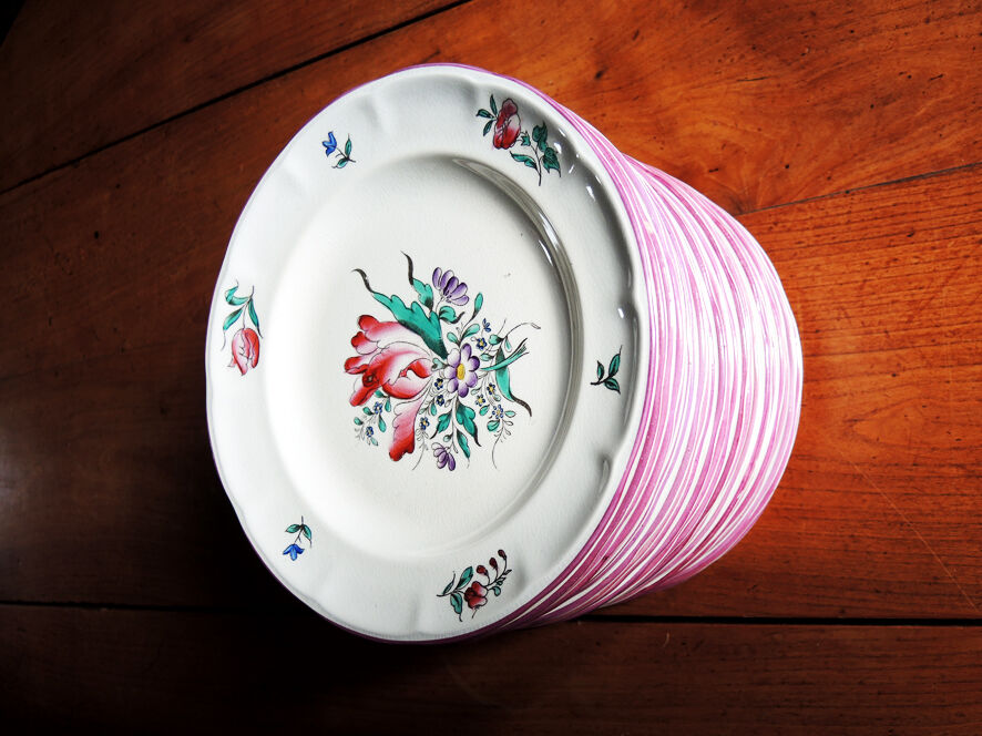 Former tableware service of the societe ceramique mastricht
