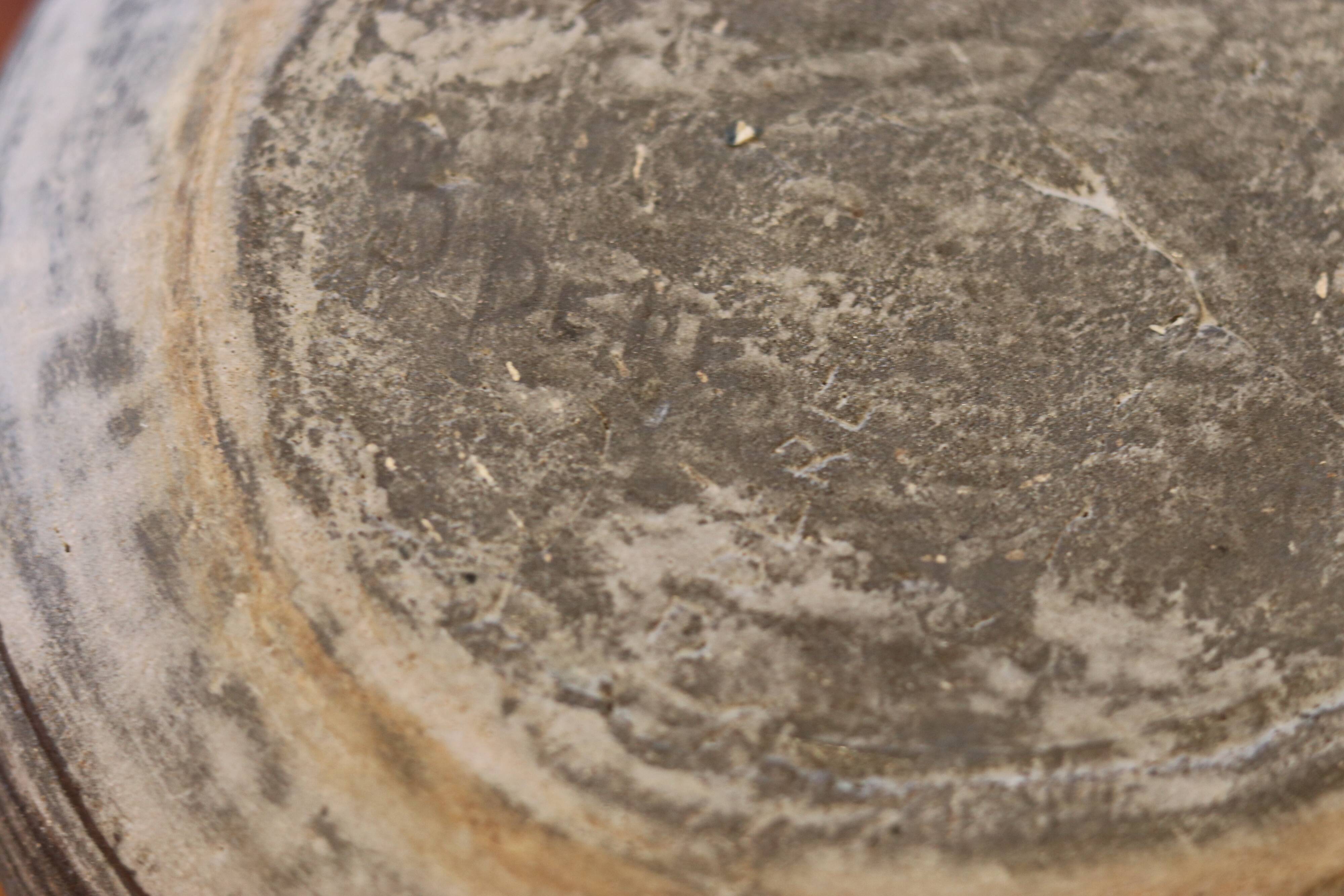 Vase boule en grès émaillé, tons gris-bleu nuancé, circa 1960