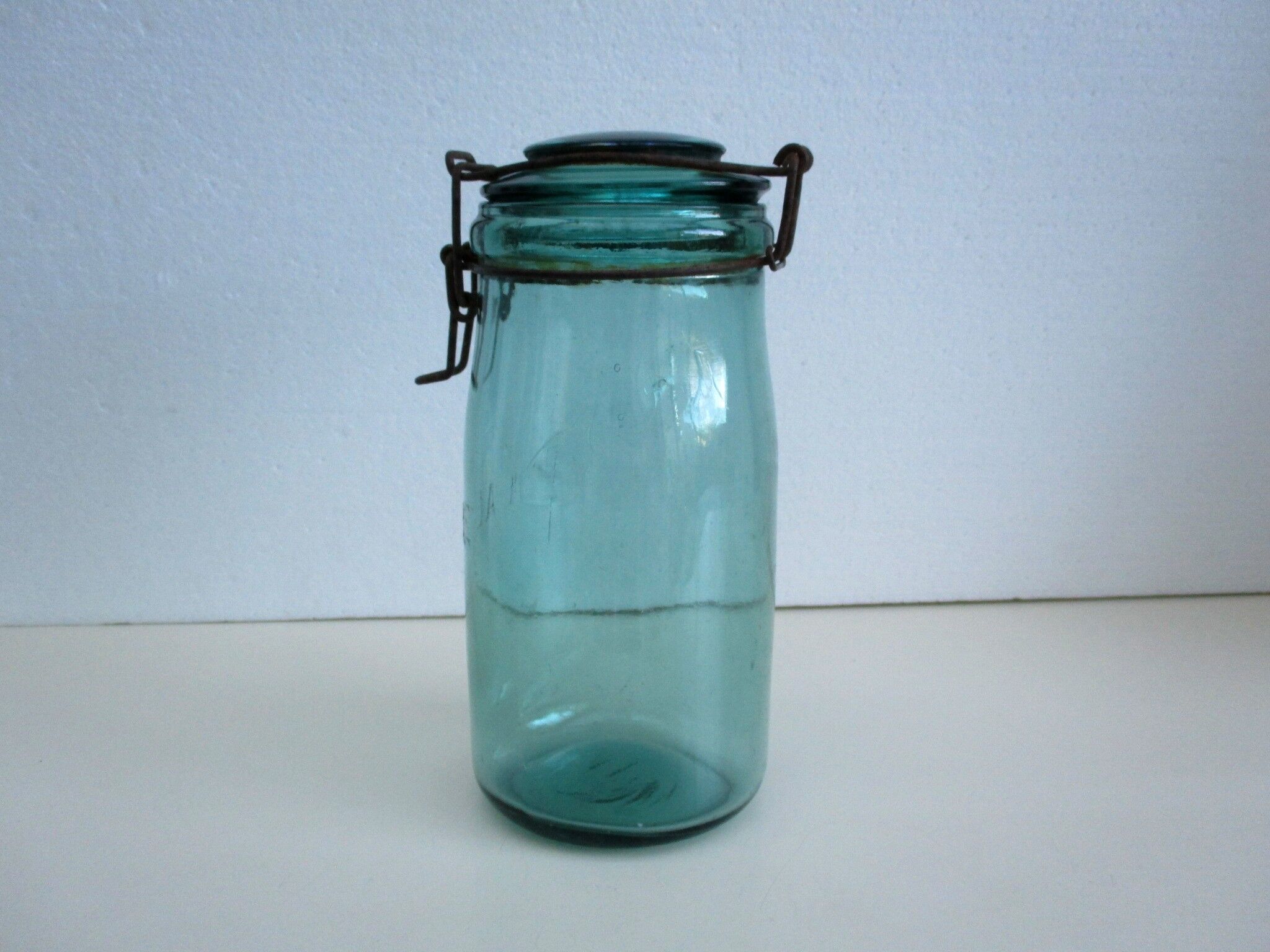 Old green glass jar "L'IDEALE"