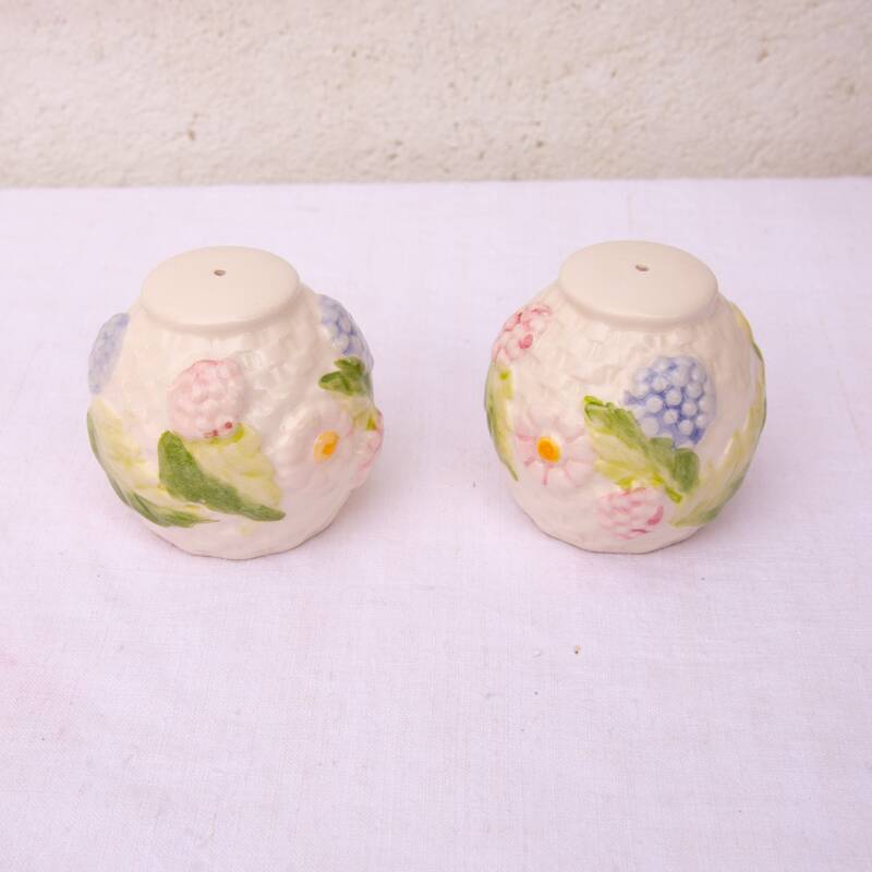 Salt and pepper shaker, fruit slushy