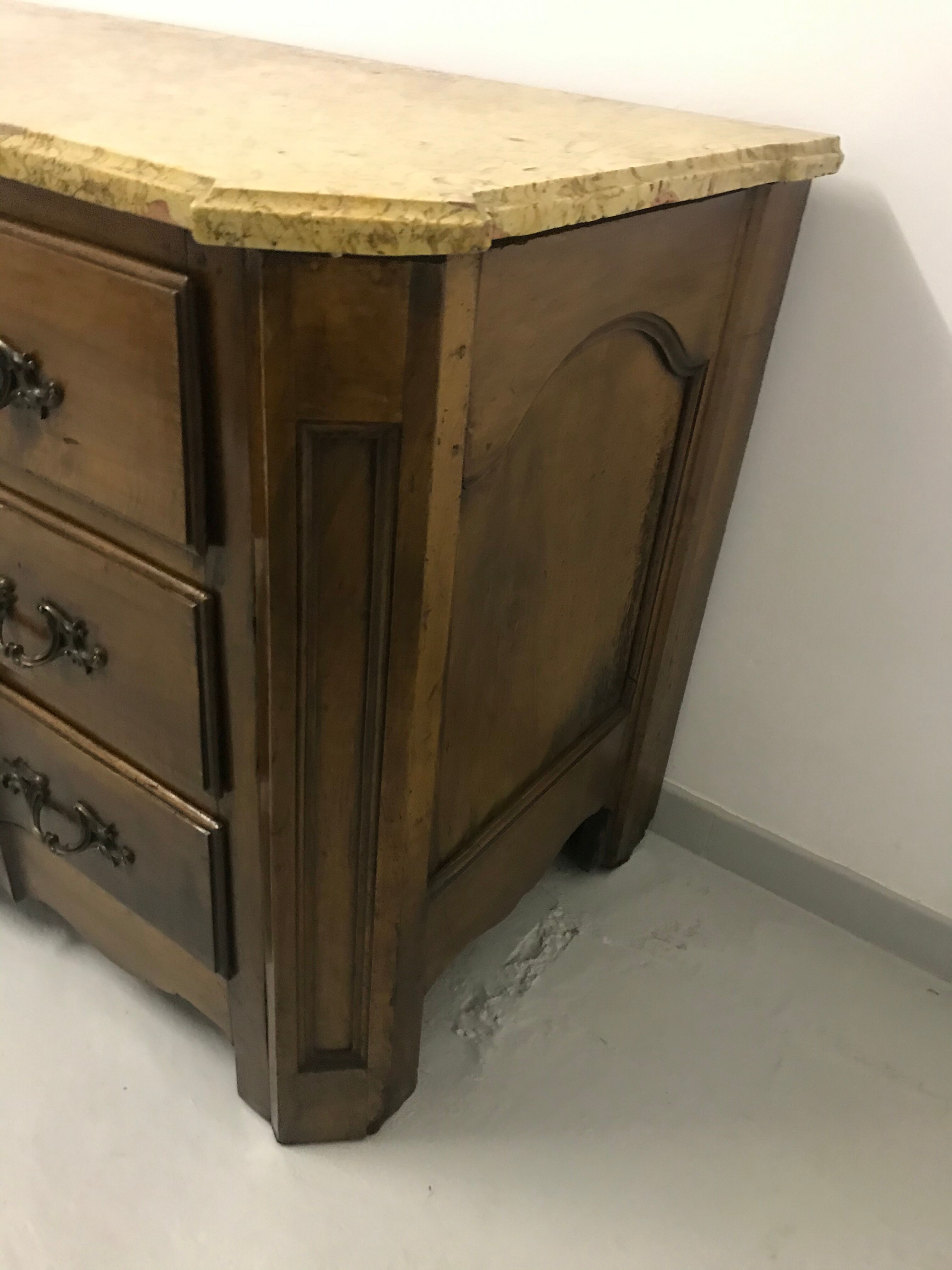 Dresser period Louis XIV walnut