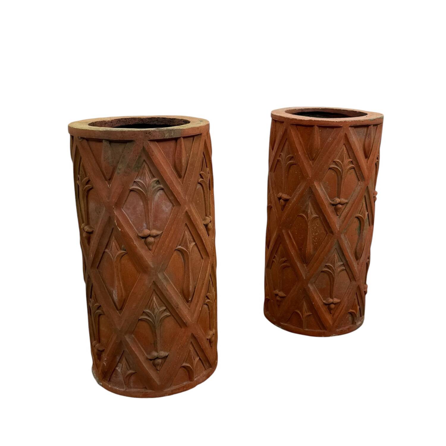 Paire de cheminées en terre cuite antiques françaises