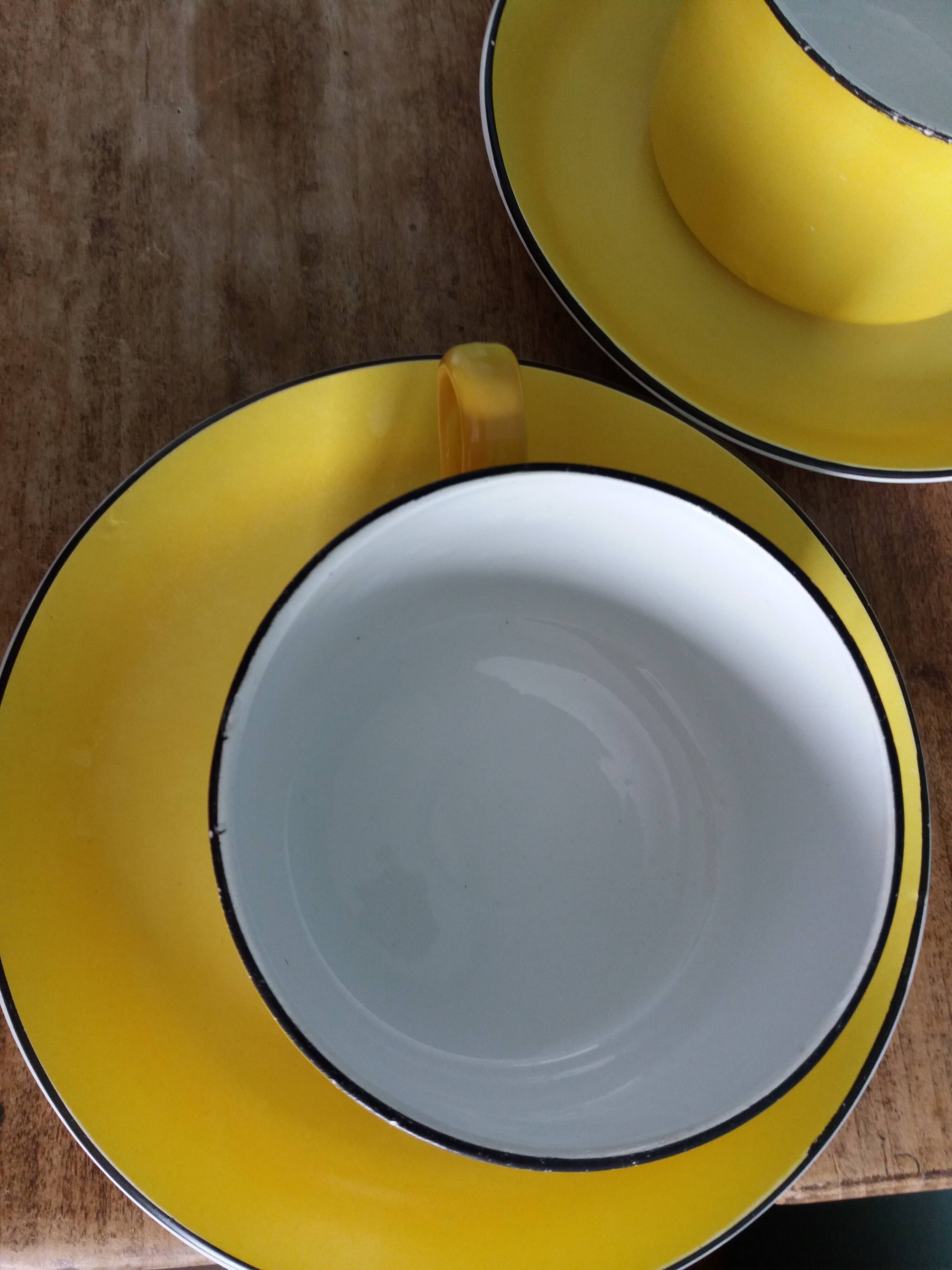 Tasses et soucoupe Saint Amand céramique jaune
