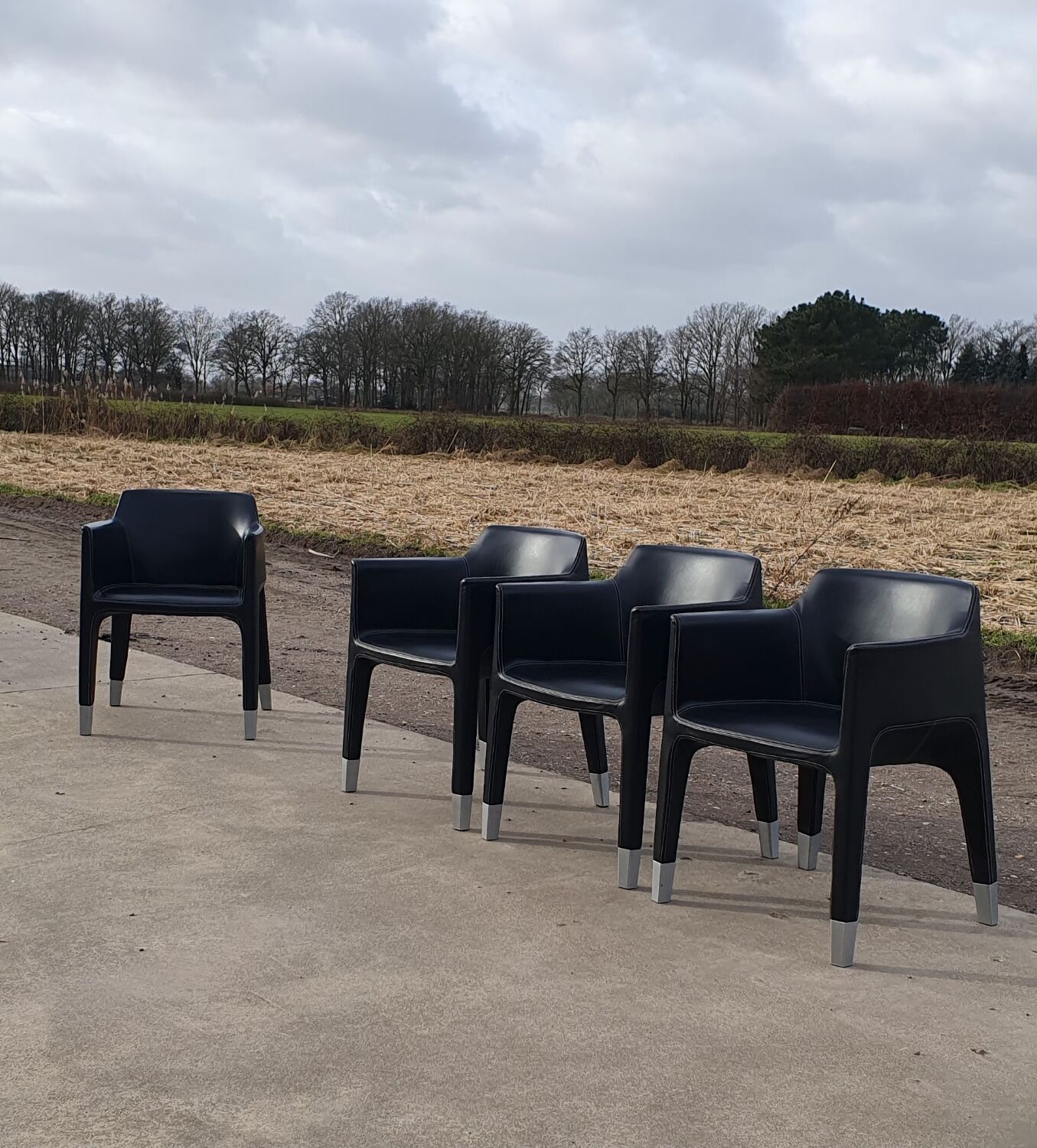 4 black armchairs Plank Claudio Bellini Mon Ami