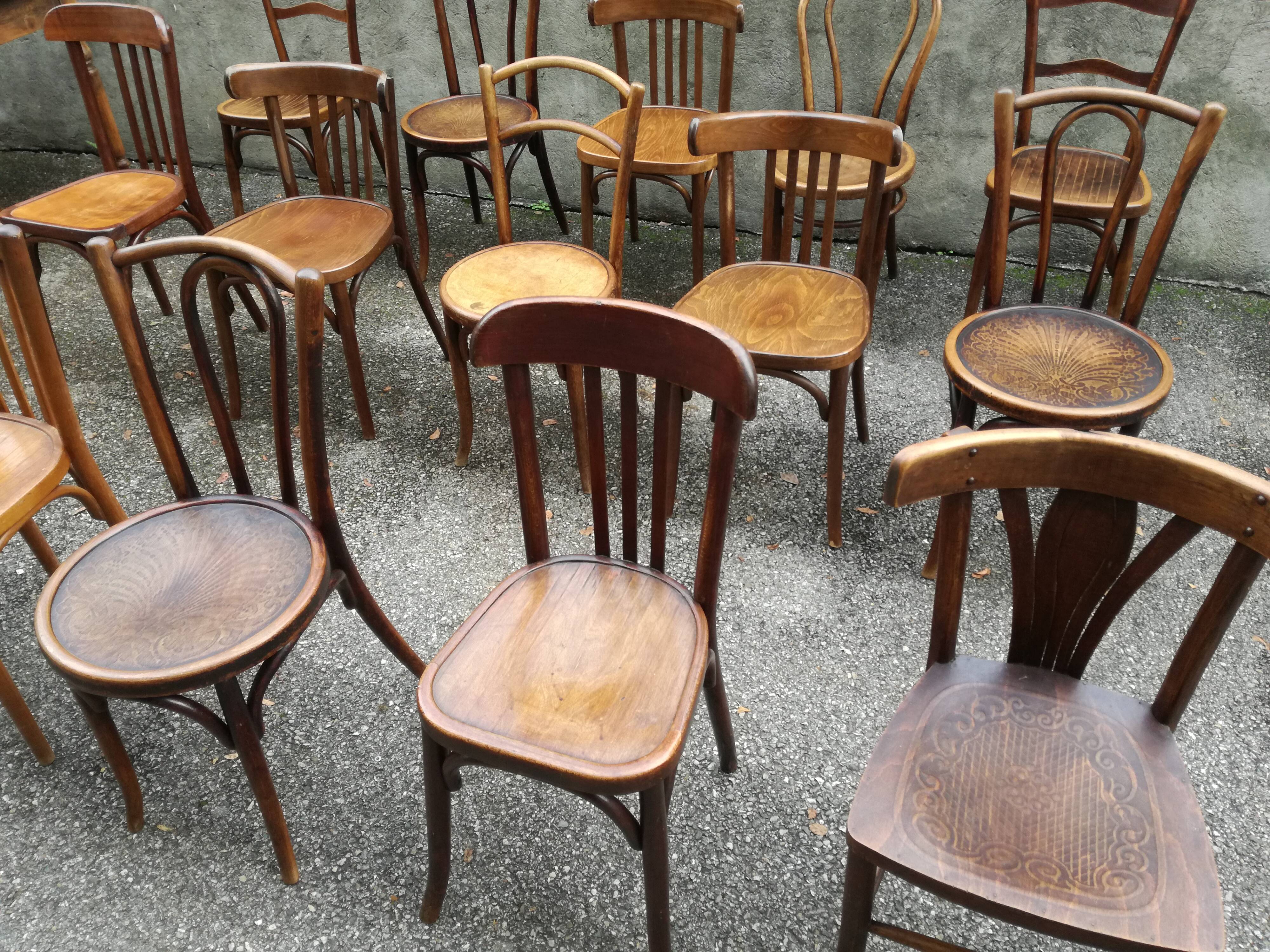 Lot de 15 chaises bistrot vintage