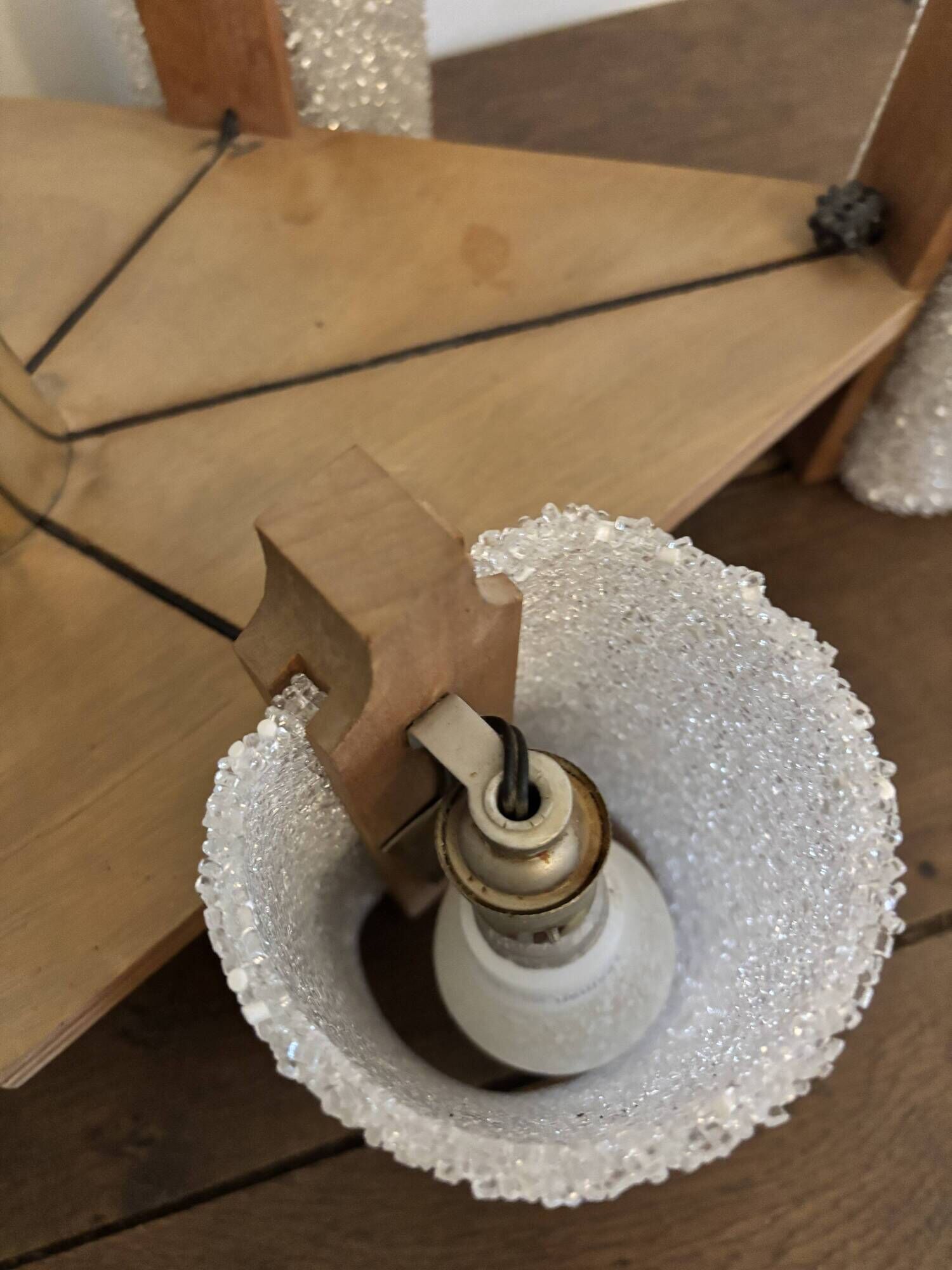 Vintage Scandinavian chandelier 6 lights – Wood and frosted Perspex – 1960s/70s