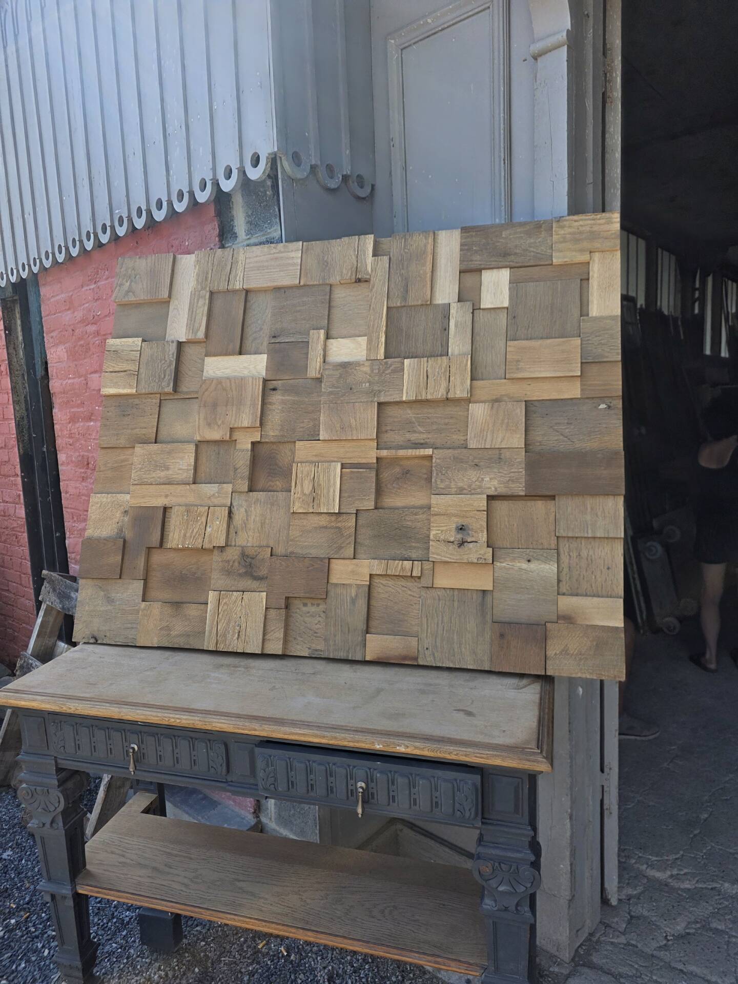 Decorative wall panel in solid oak