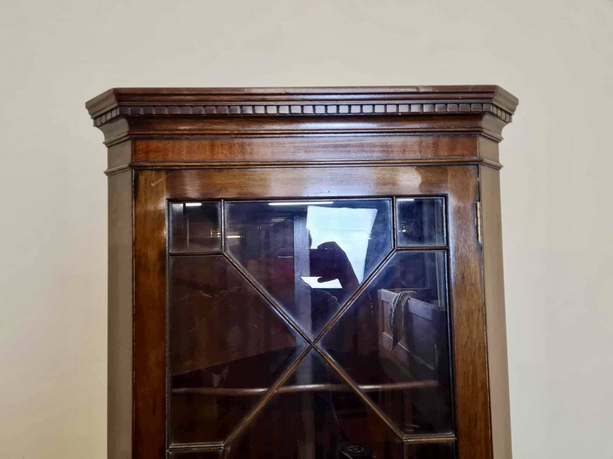Pretty English mahogany corner bookcase