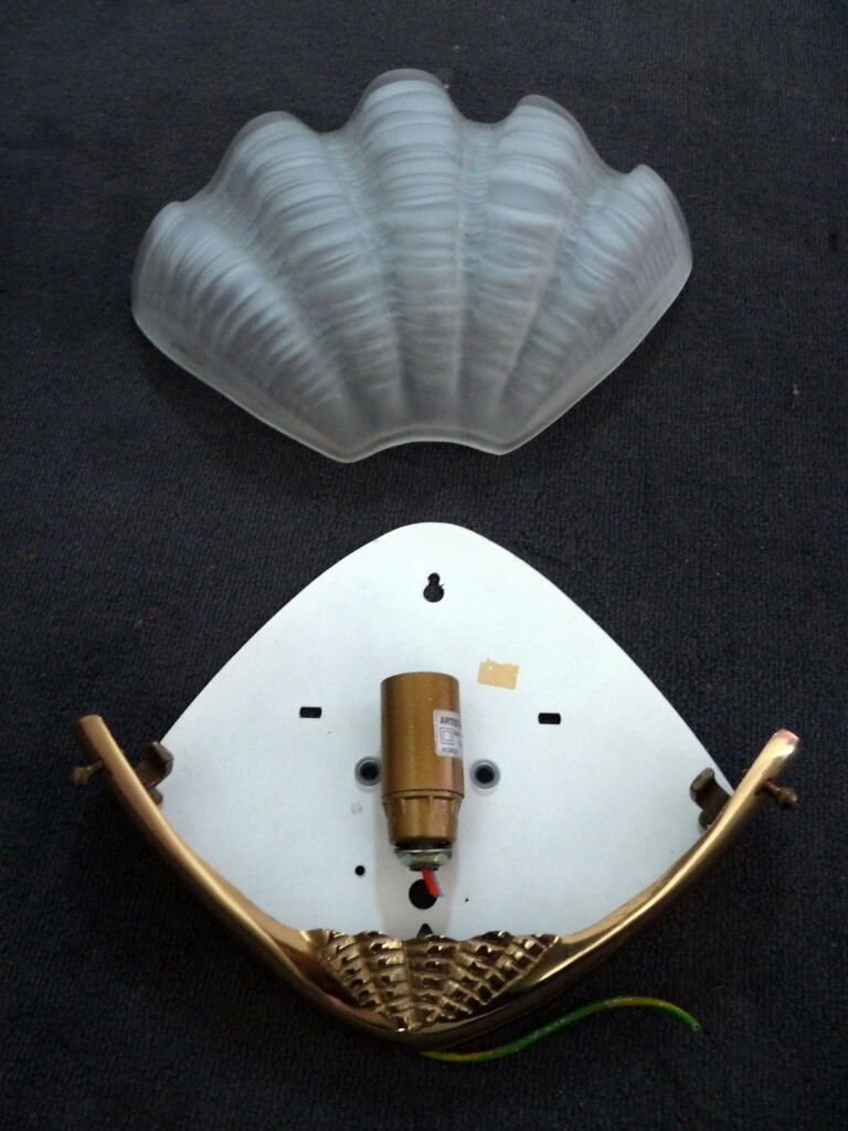Wall lamp shell art deco in bronze and thick frost glass