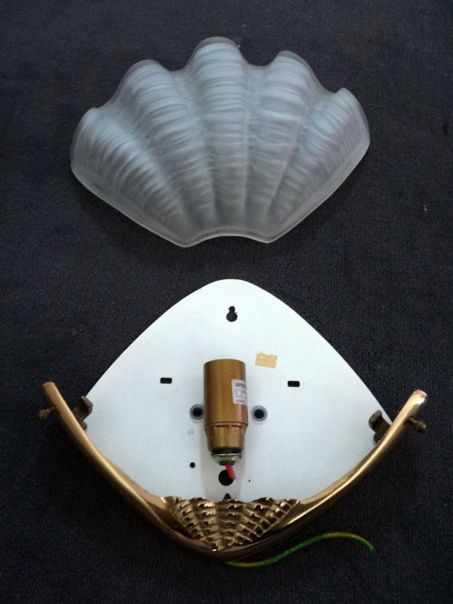 Wall lamp shell art deco in bronze and thick frost glass