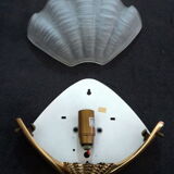 Wall lamp shell art deco in bronze and thick frost glass