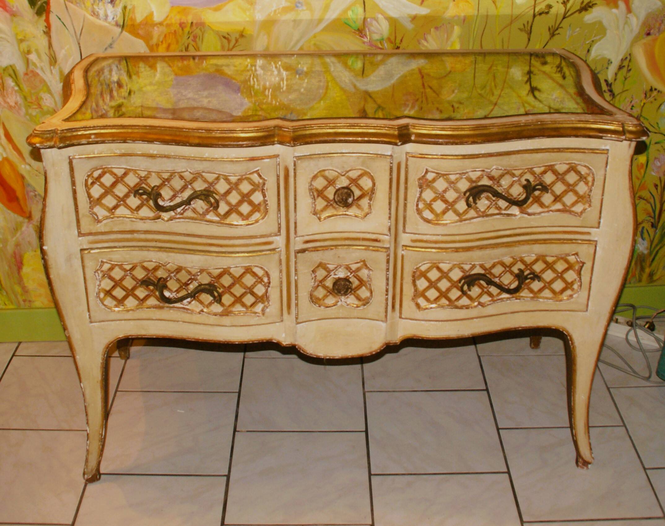 Commode 1900 galbée de style Louis xv