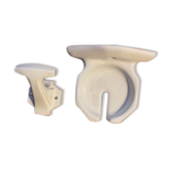 Vintage porcelain soap and patère door