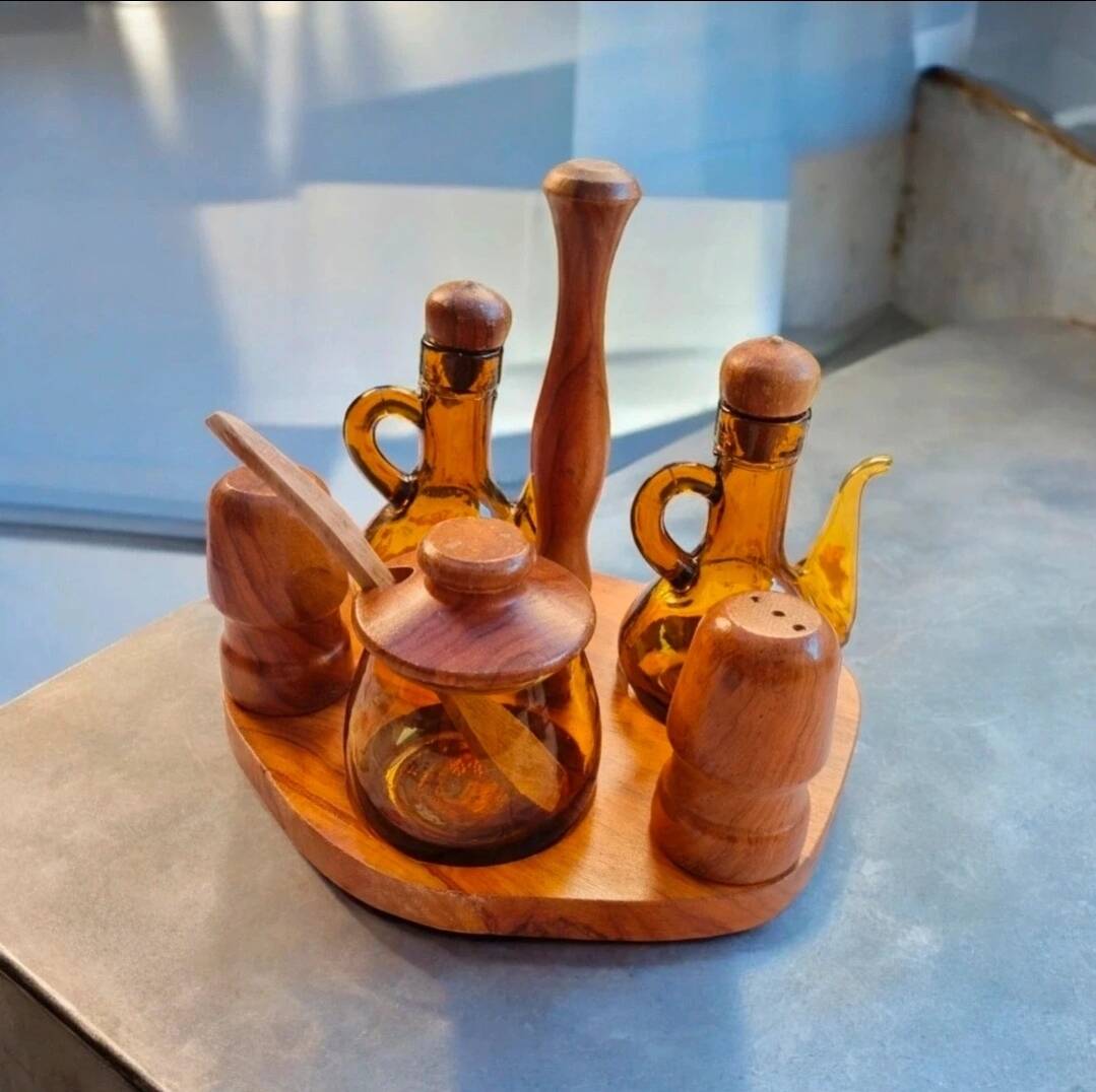 Condiment set in boxwood