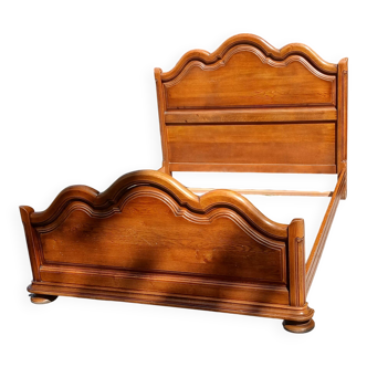 Double bed in solid oak.