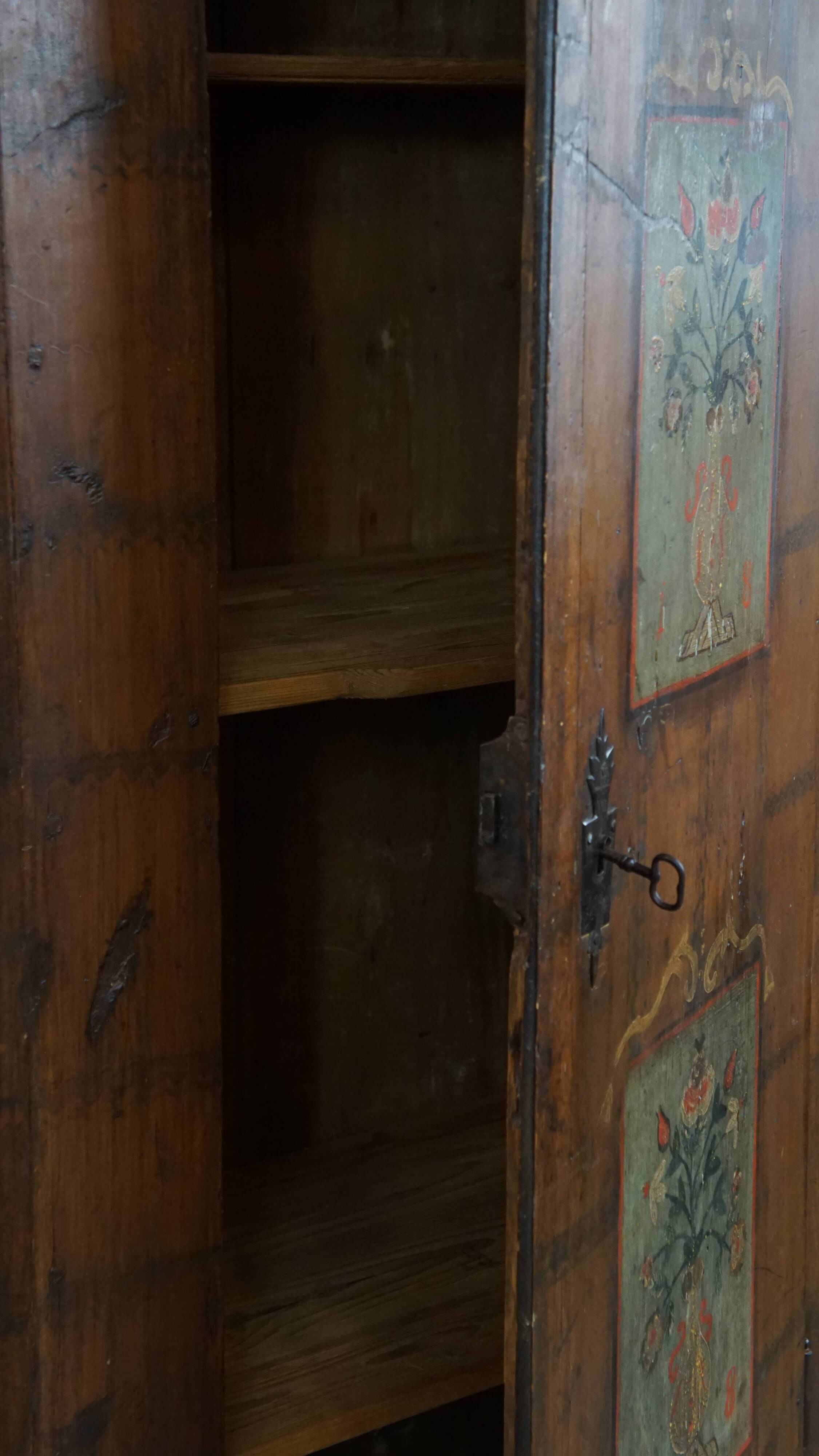 Buffet/armoire de mariée antique du XIXe siècle avec une porte