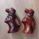 Lot de 2 pichets en barbotine forme chien