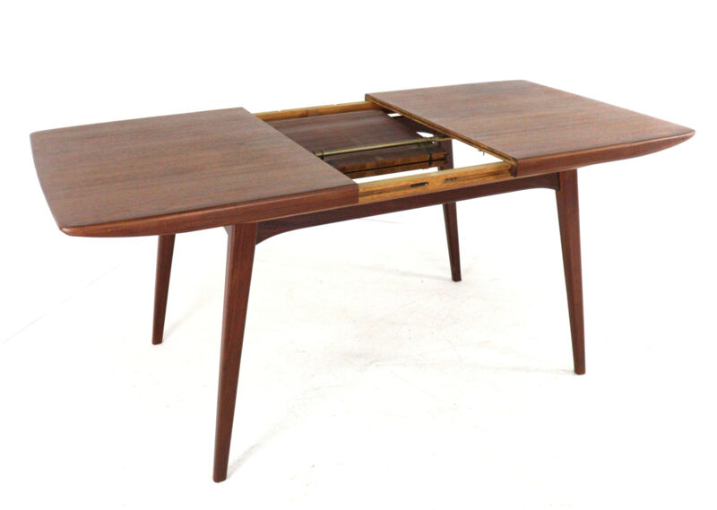 Louis van Teeffelen for Wébé dining table 'Milaan'