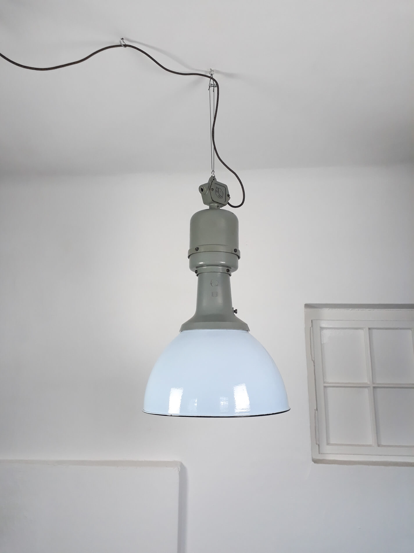 Suspension vintage en émail bleu clair de l'usine ElKo, années 1960