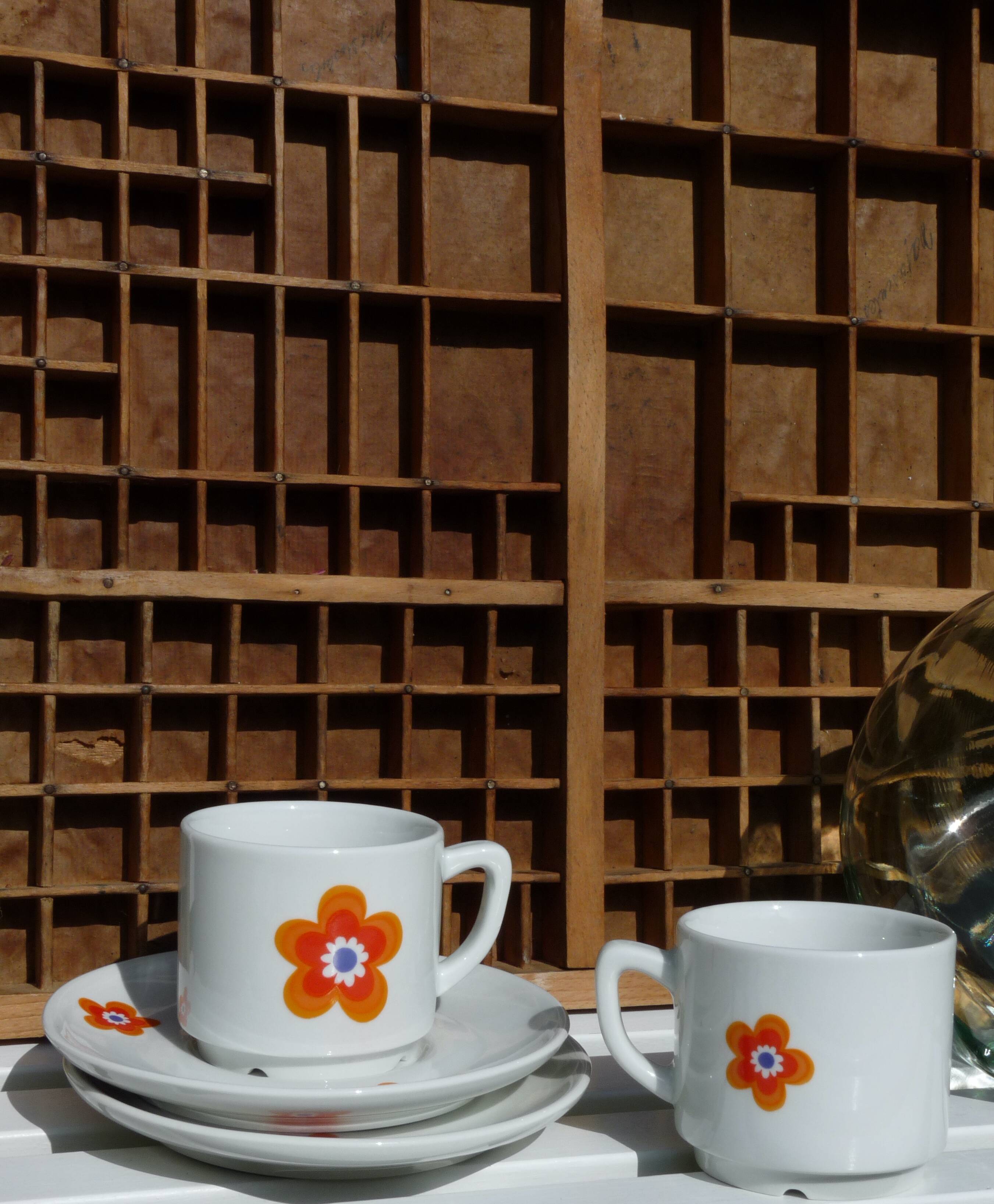 2 mugs and saucers in porcelain Colombia Vintage 1970s