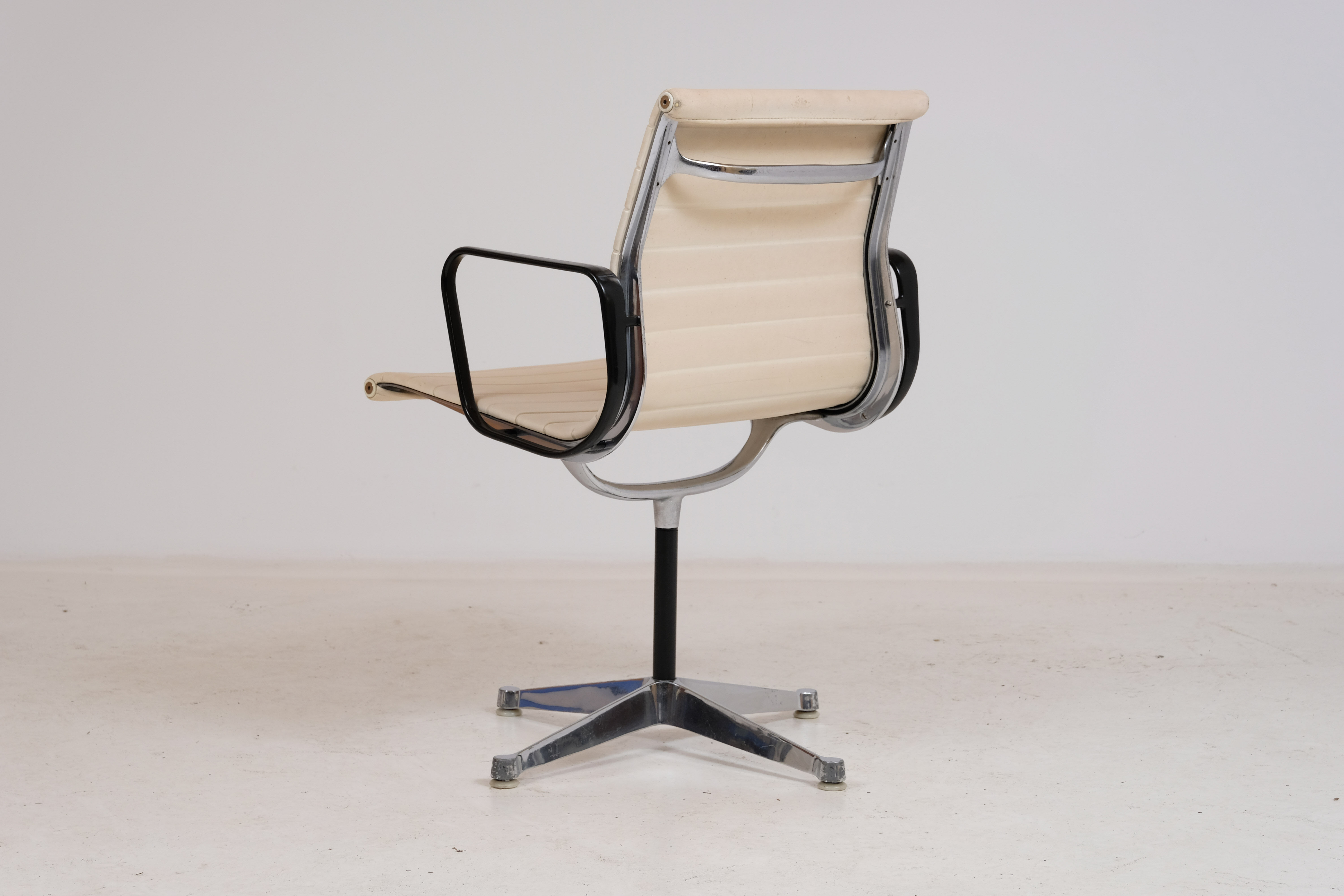 Skai armchair EA107 by Eames, Herman Miller edition - 1960