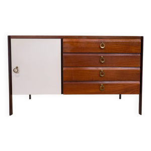 Buffet en bois du milieu