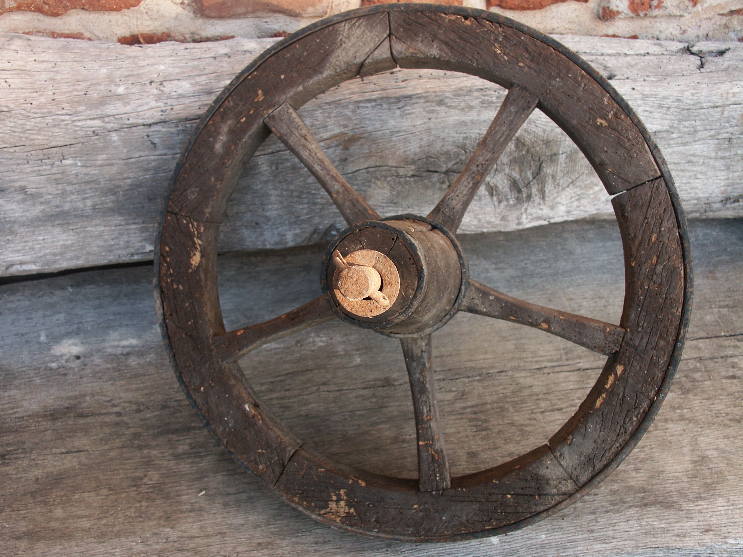 Roue de brouette ancienne