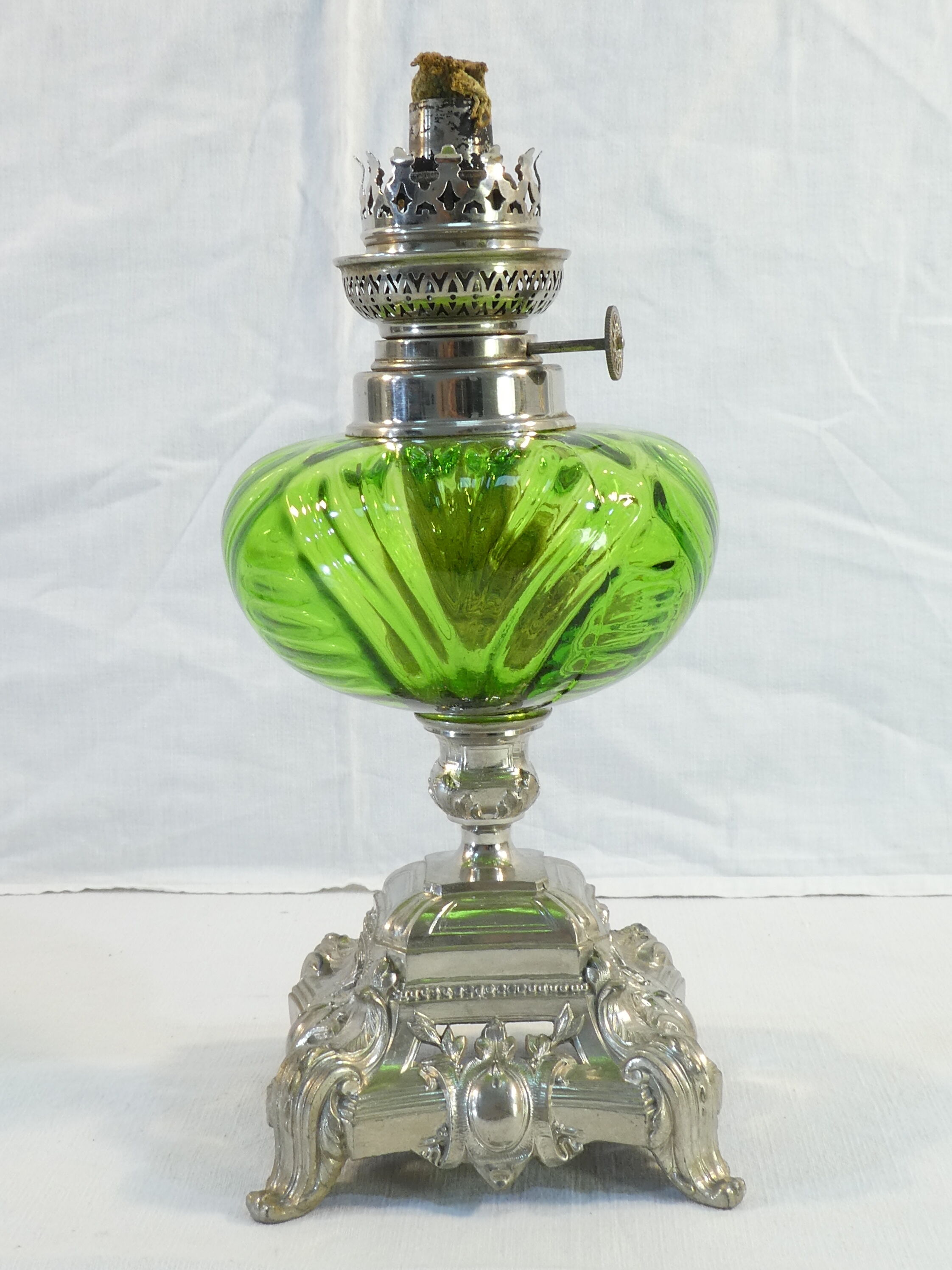 Ancient lampe a petrole no3