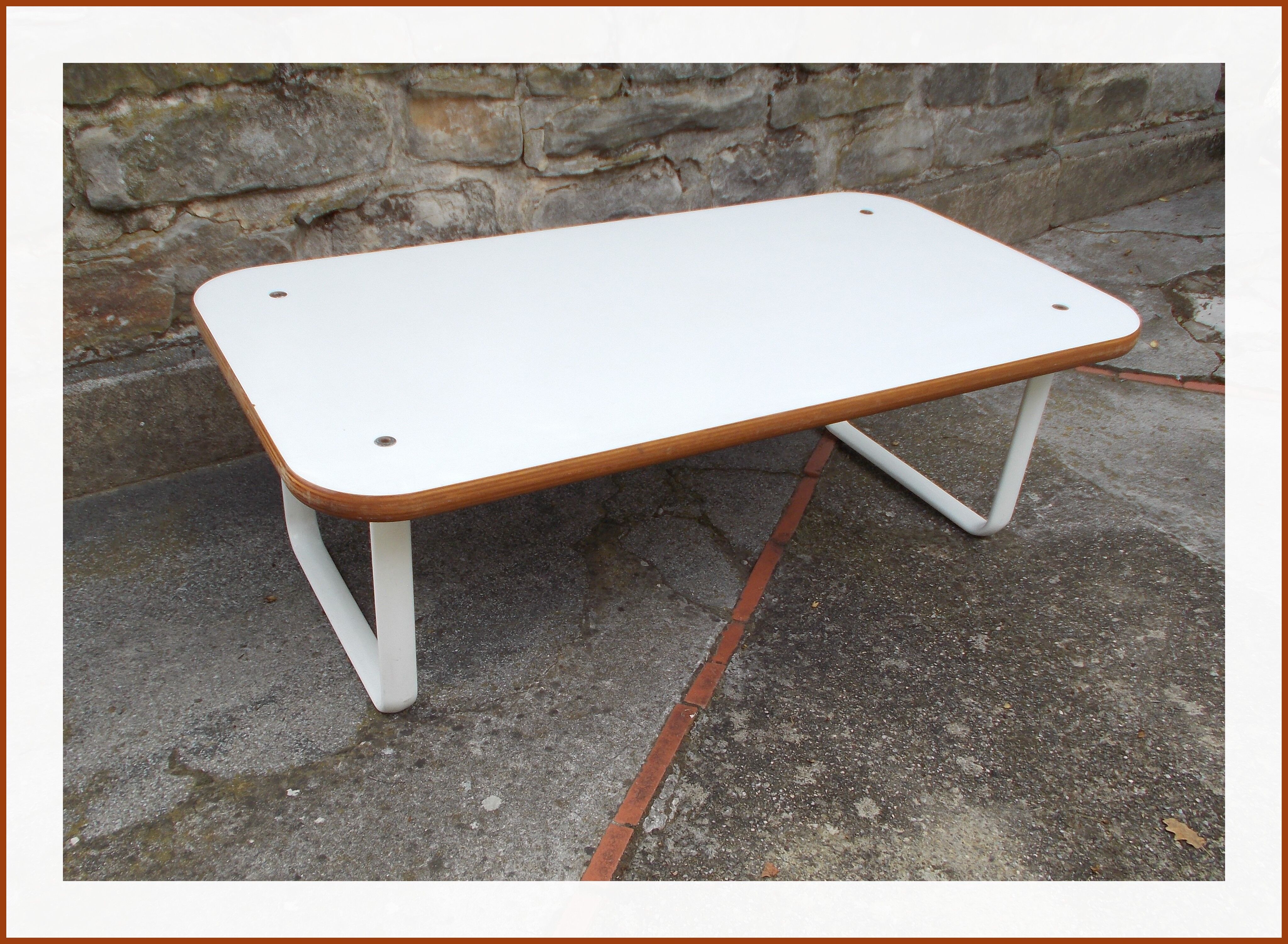 Bench designed by Bruce Hannah and Andrew Morrison, published by Knoll