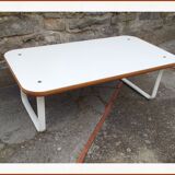 Bench designed by Bruce Hannah and Andrew Morrison, published by Knoll