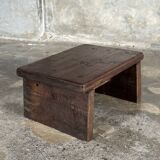 Small auxiliary stool in upcycled teak with traces of green chrome on the leg.