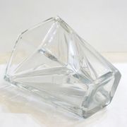 Vase en cristal, relief triangles