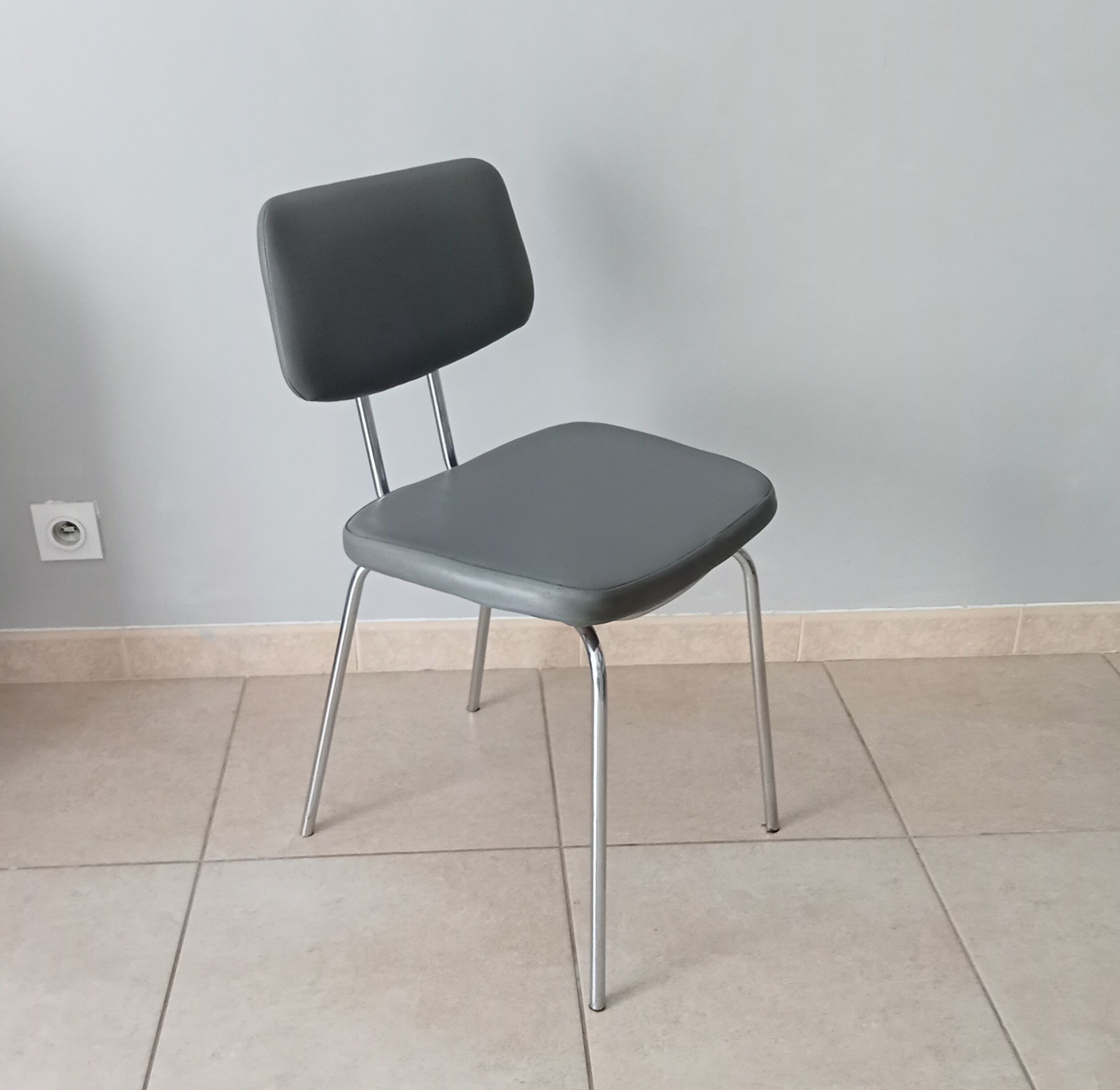 Vintage chair in skai and chrome 1950s