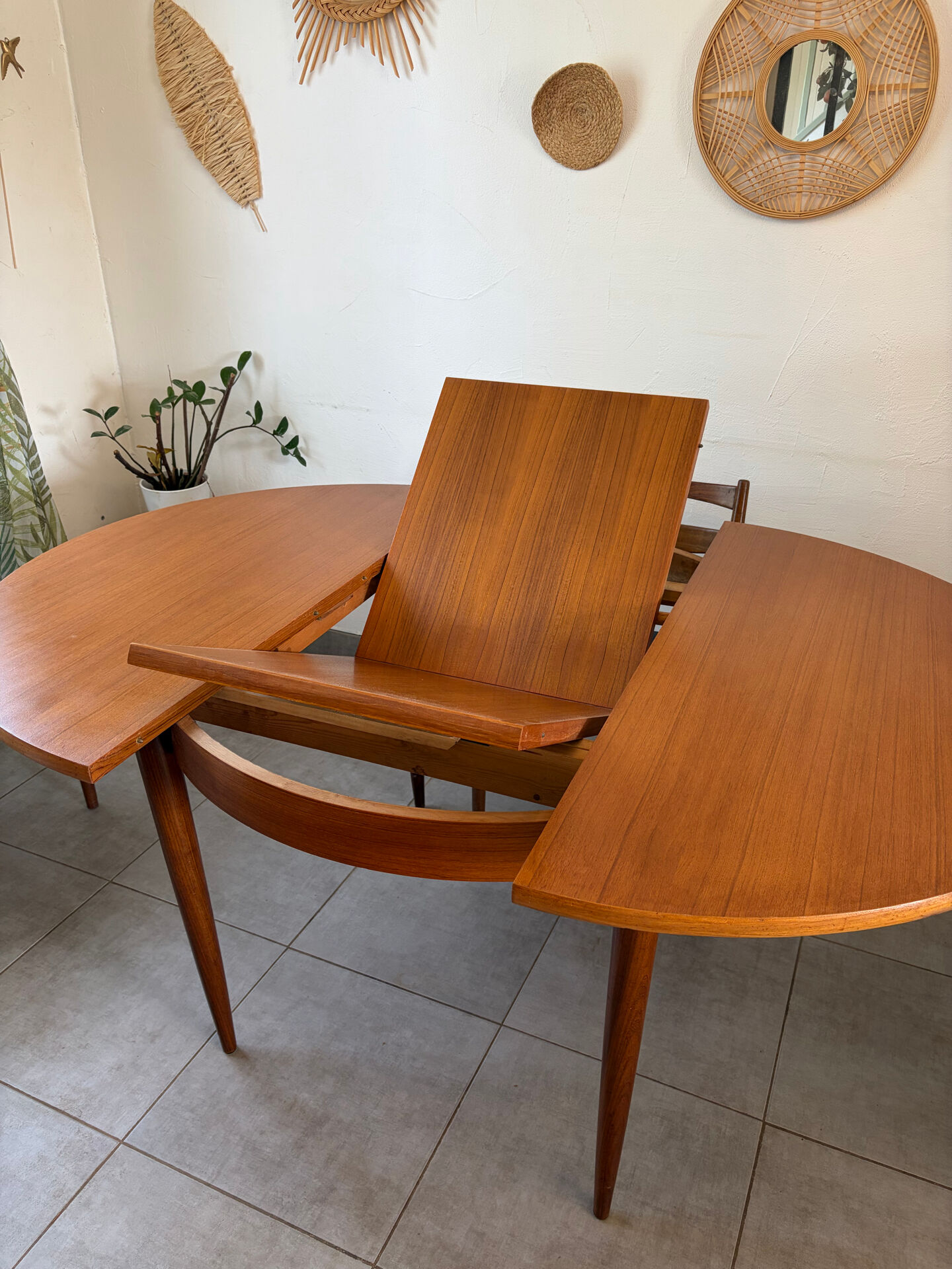 Table ronde scandinave extensible en teck