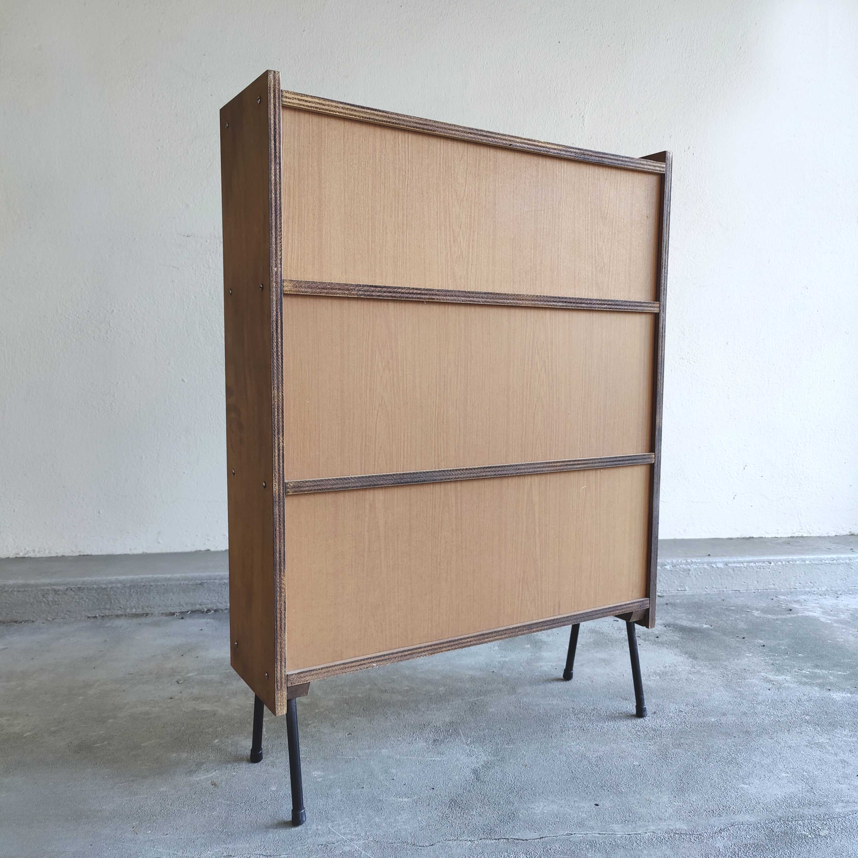 Bookcase wood and feet black metal