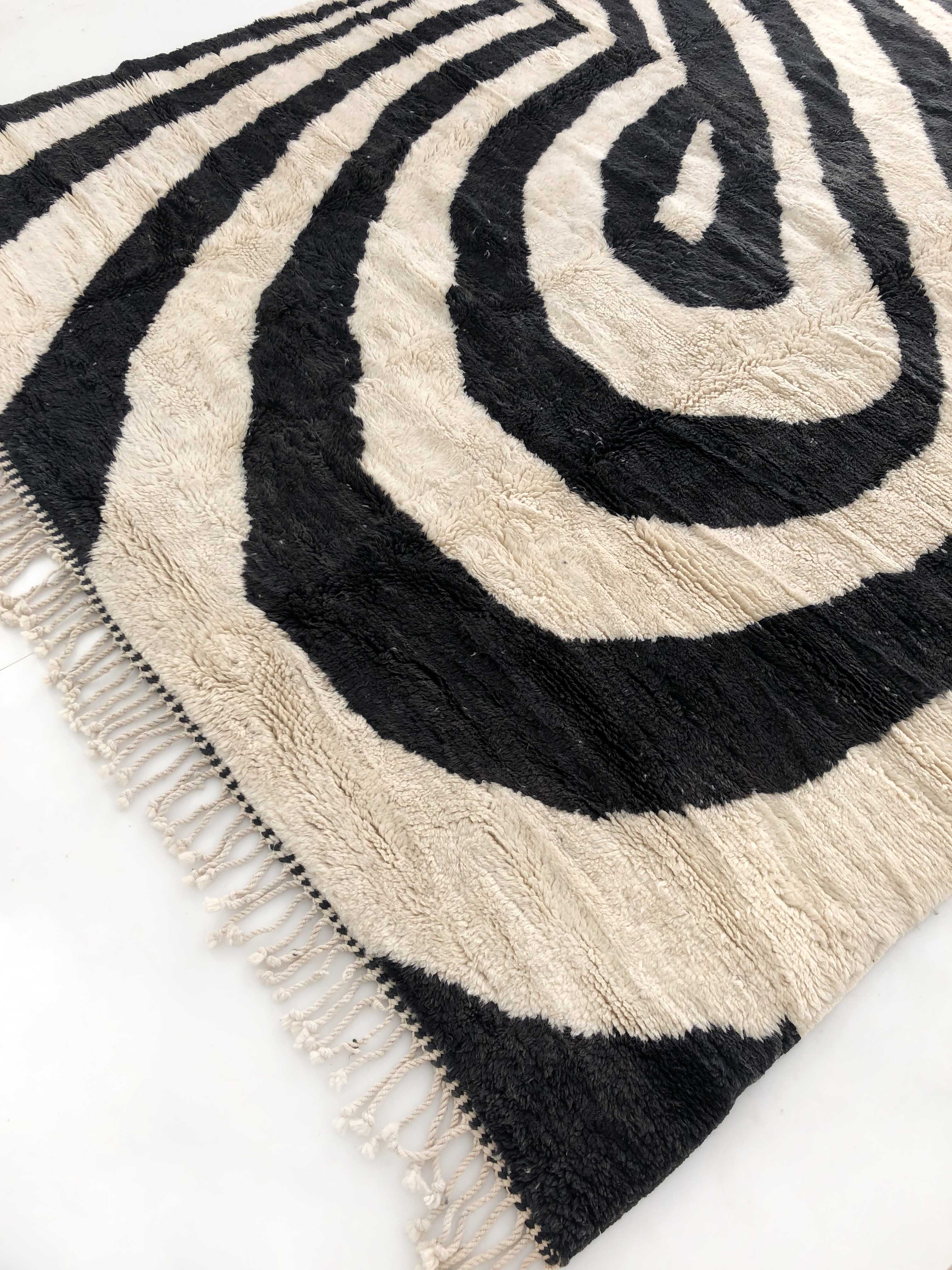 Moroccan berber carpet m'rirt ecru and black 3,43x2,39m