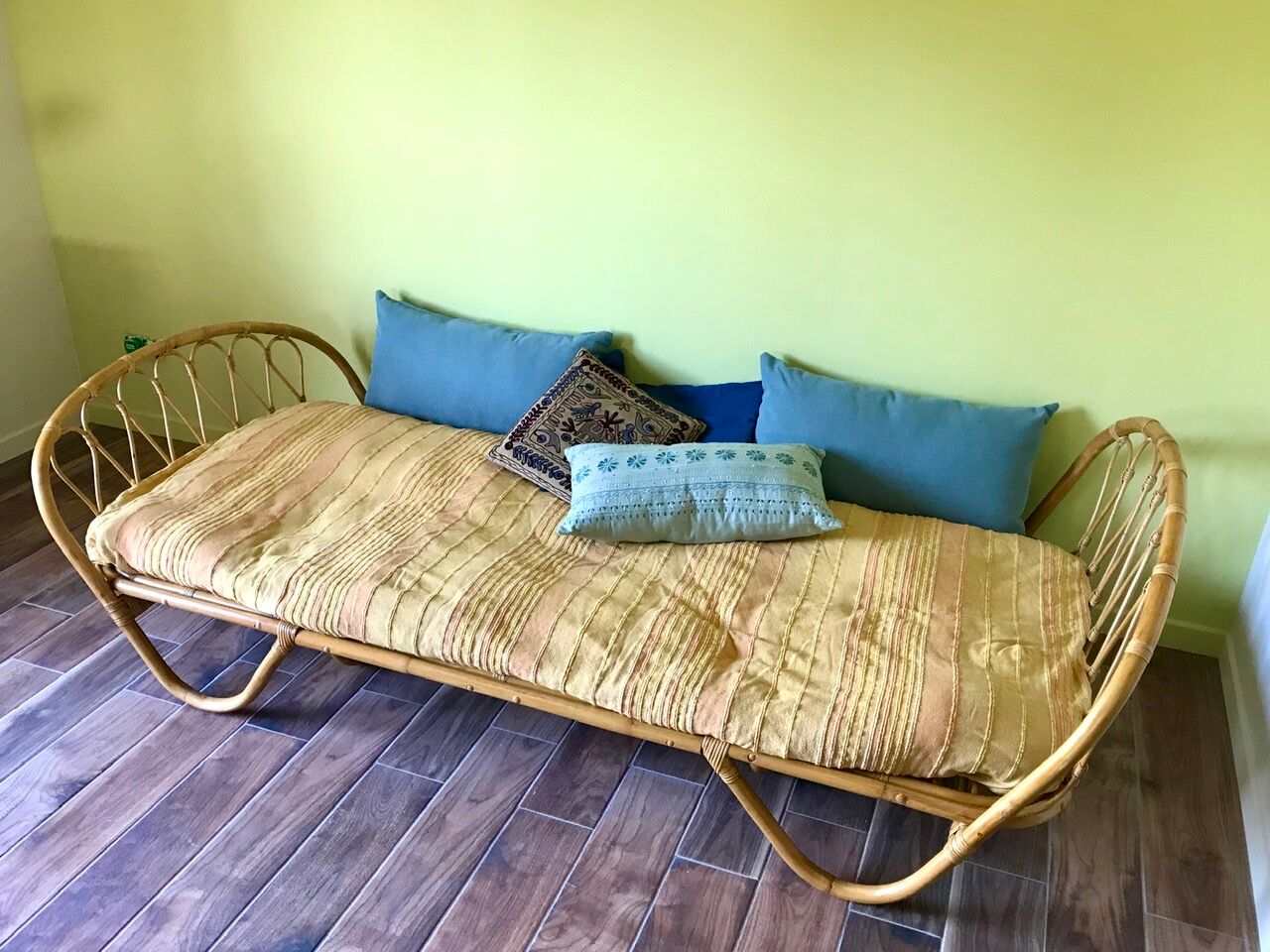Rattan bench bed