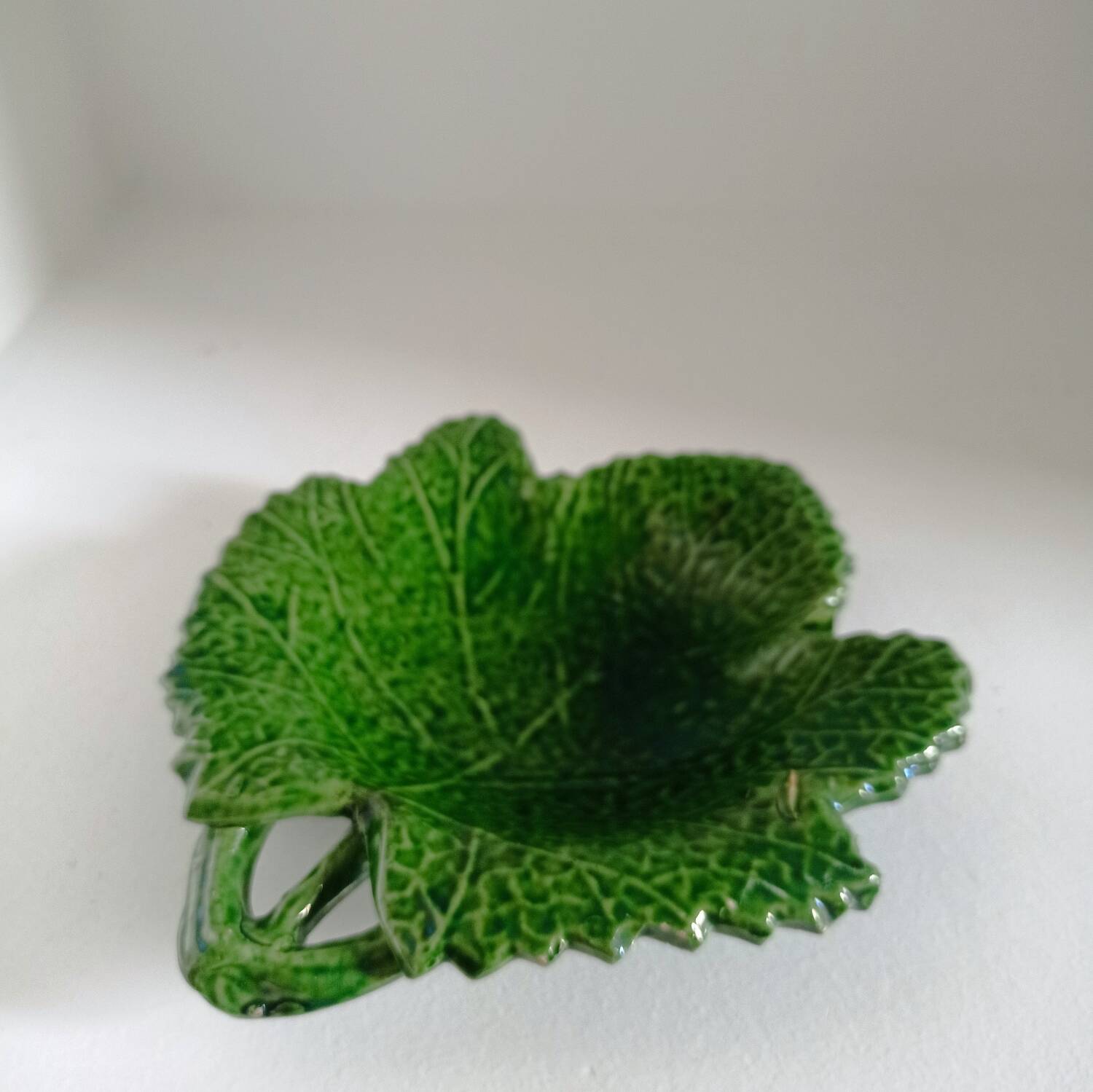 Vallauris vine leaf pocket emptier