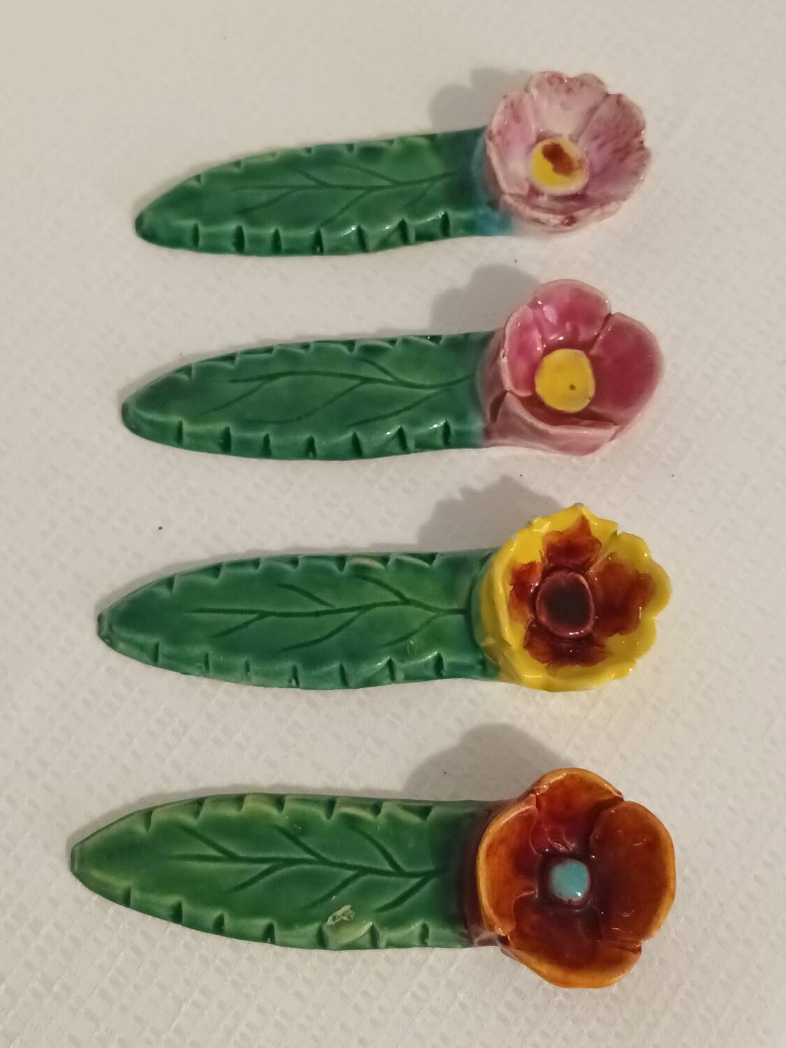 4 vintage signed flower knife rests
