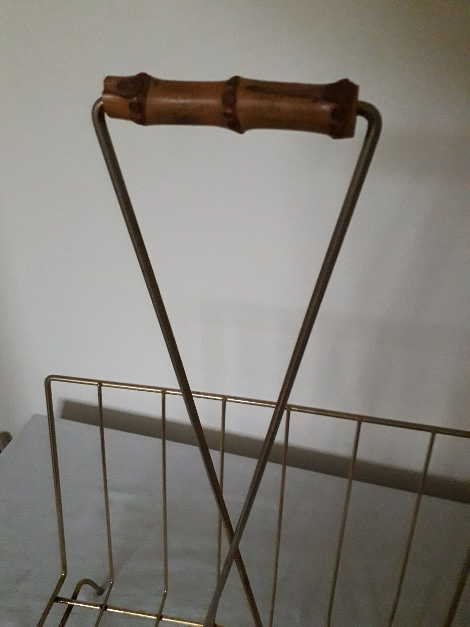 Magazine rack 60