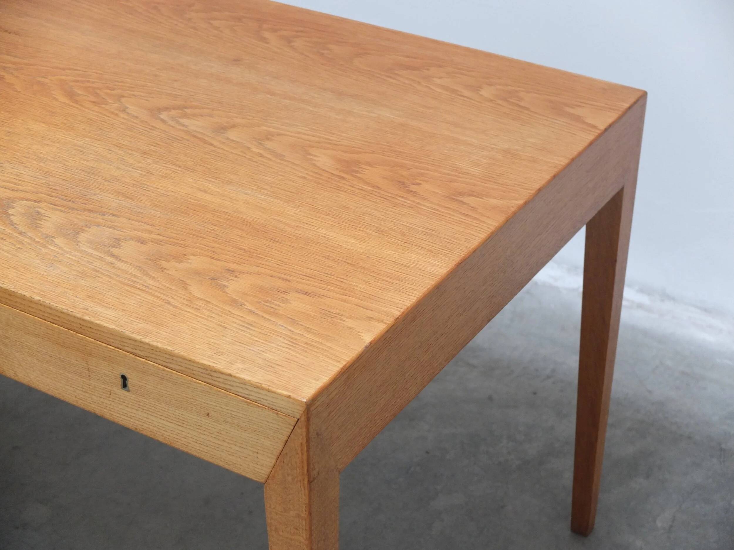 Freestanding 'Model 36' desk in oak by Severin Hansen for Haslev, 1958