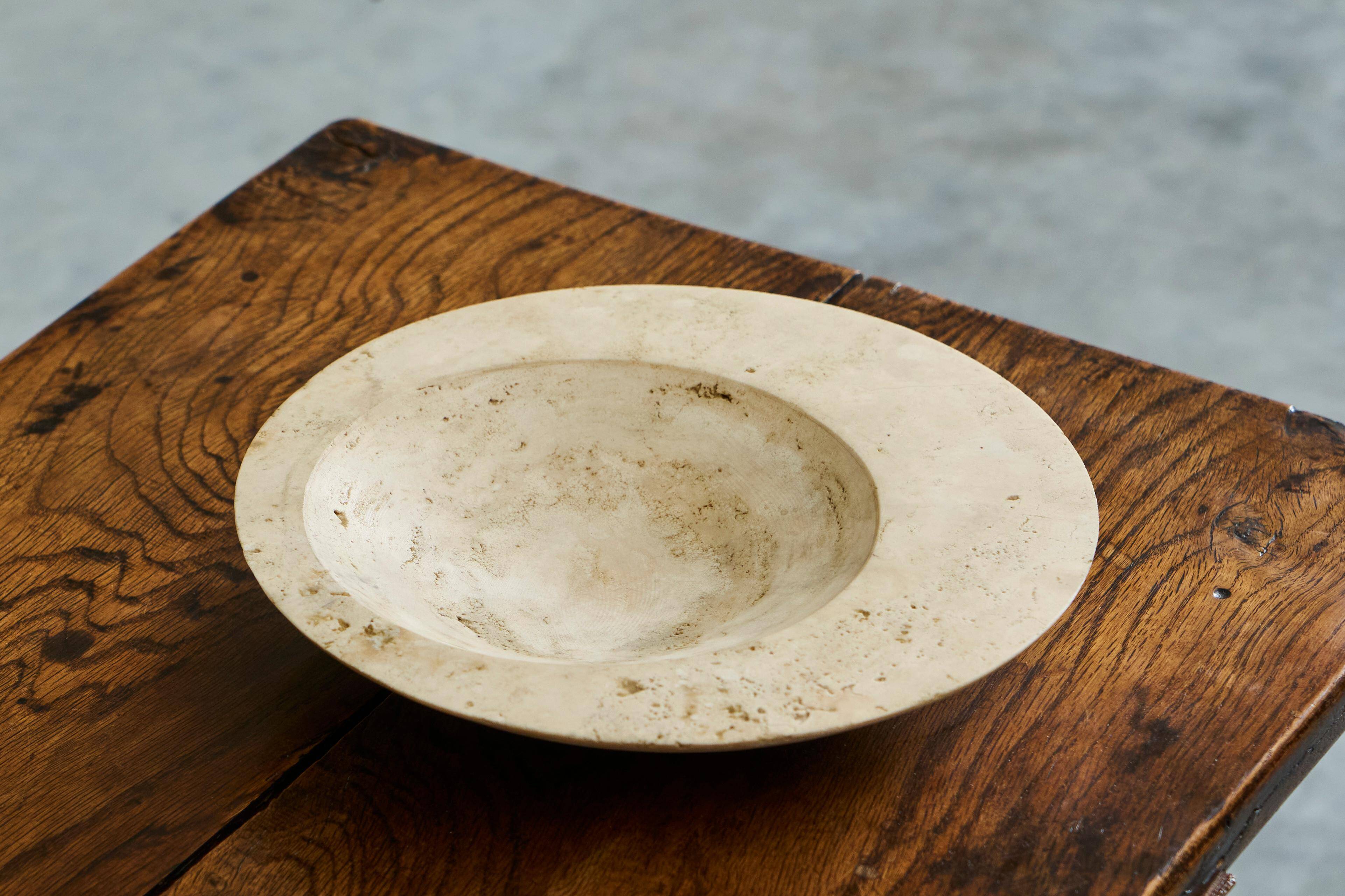 Sculptural cut in travertine