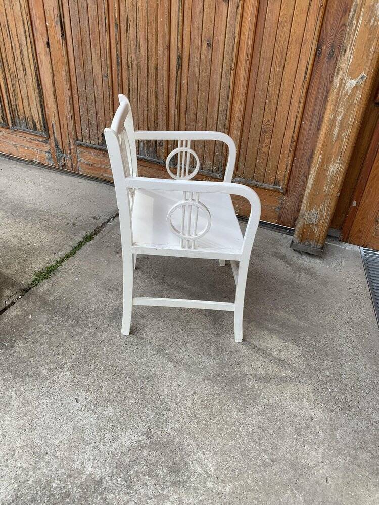 Art Deco chair in white painted wood, 1930s office chair, medallion backrest and armrests.