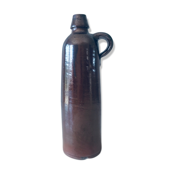 Bouteille antique avec anse